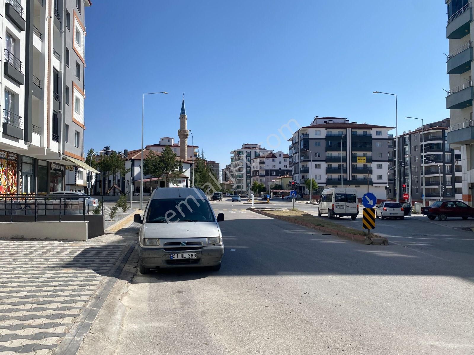 İlhanlı Mah.insel Camii Karşısı Cadde Üzeri 28m2 Satılık Dükkan