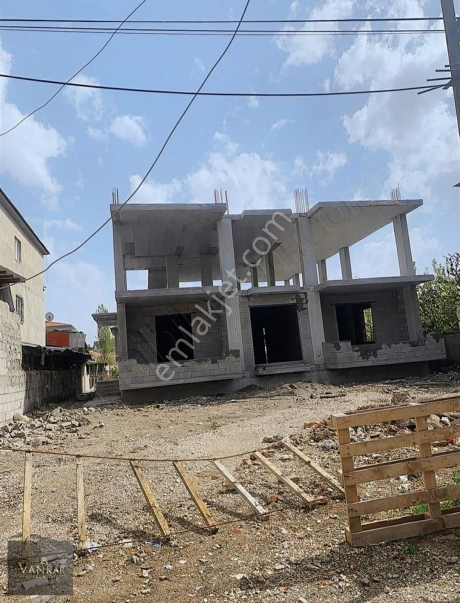Selimbey İskele Caddesi Üzeri Arsa Ve 2 Katlı Kaba İnşaat Bina