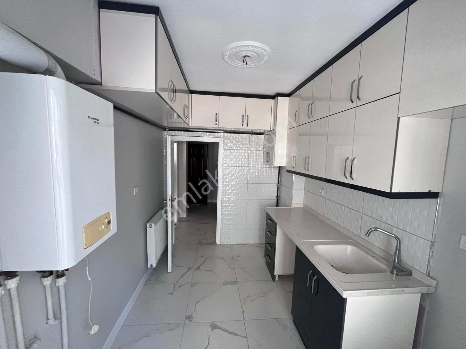 Pınarbaşı Mah.de 3+1 Ara Katta Full Yapılı Çift Geniş Balkonlu