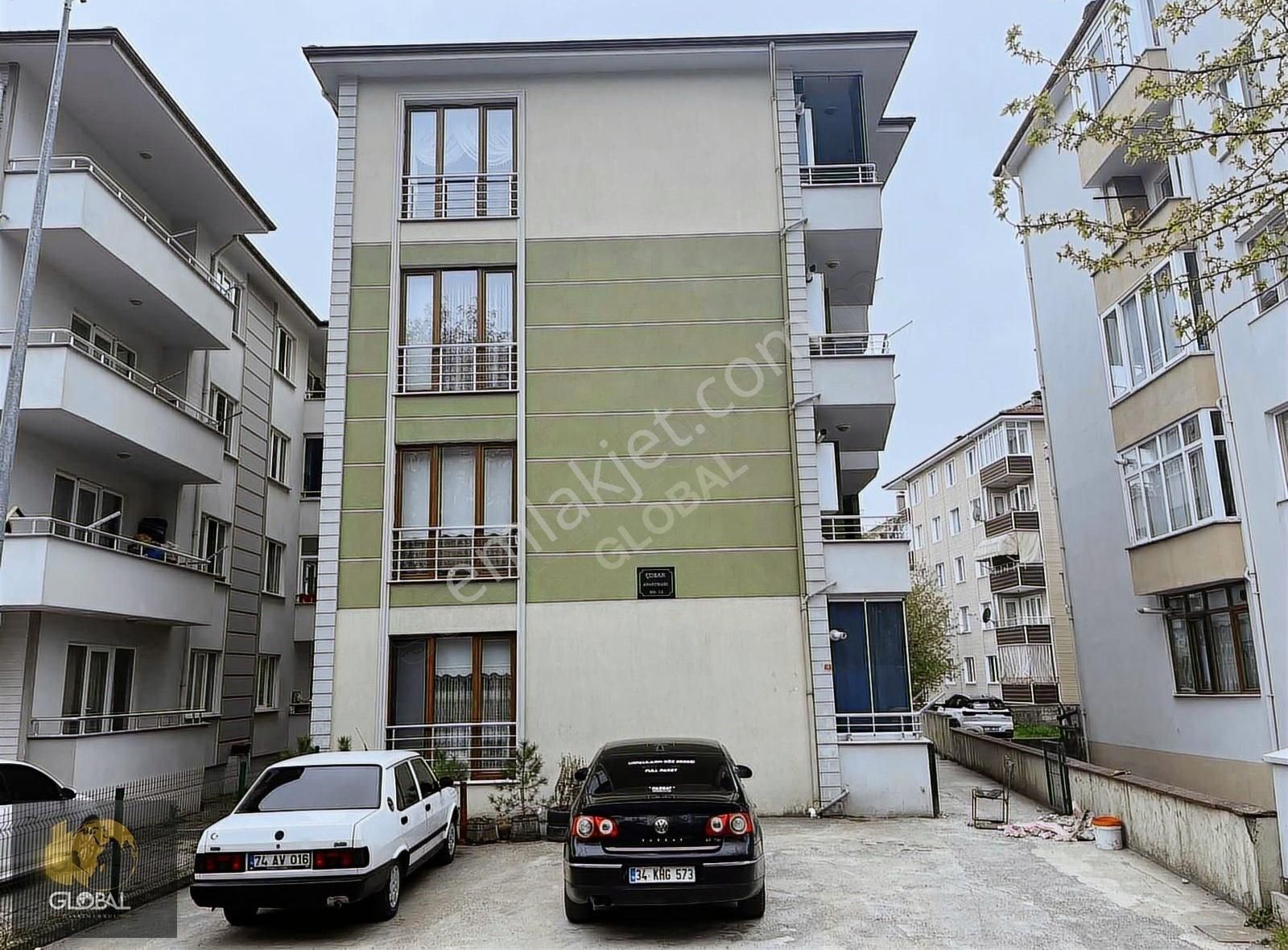 Kaynarca Caddesinde 1+1 Ayrı Mutfak Satılık 65m ² Daire