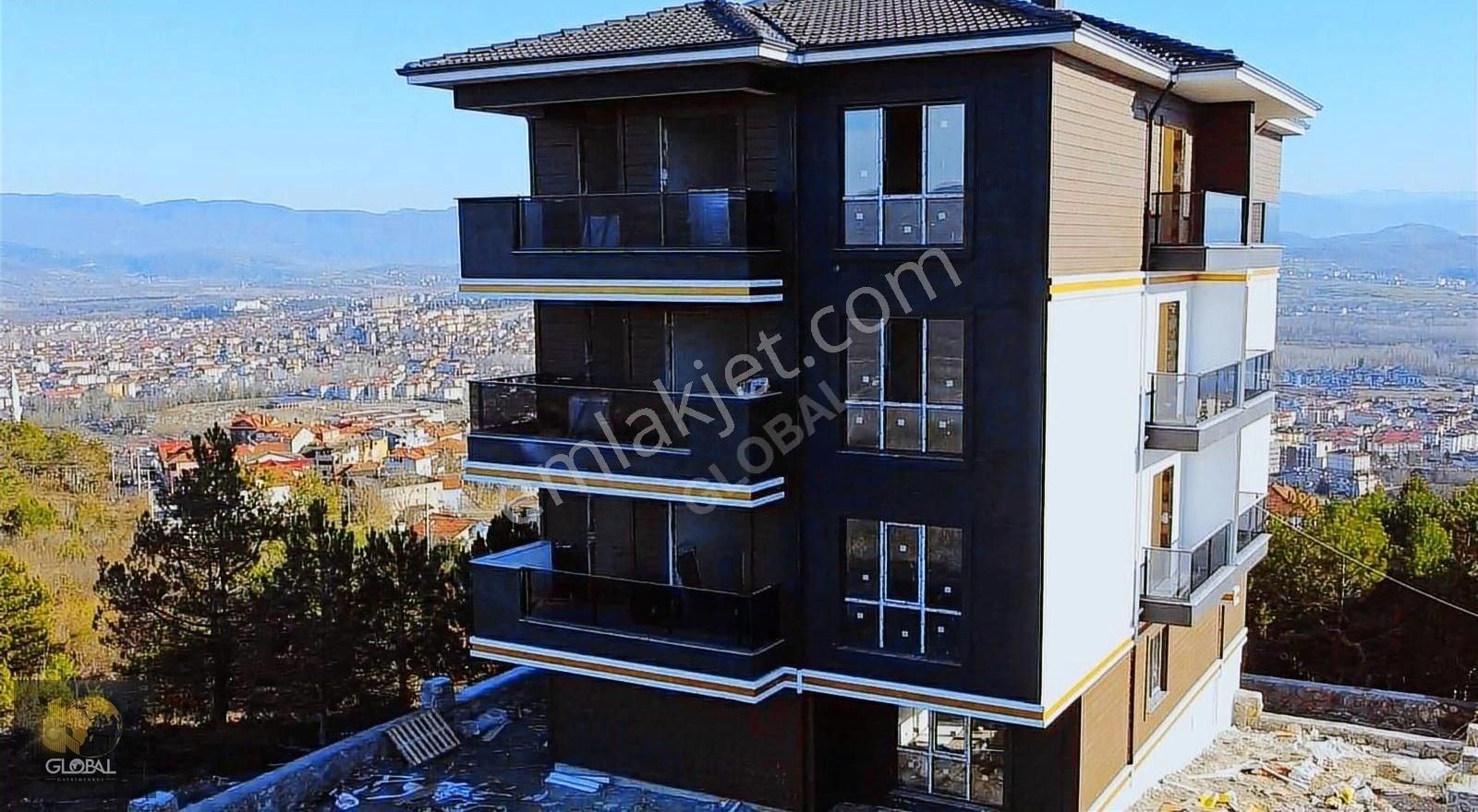 Global'den Doğa Manzaralı Arakat Çift Balkon Satılık 2+1