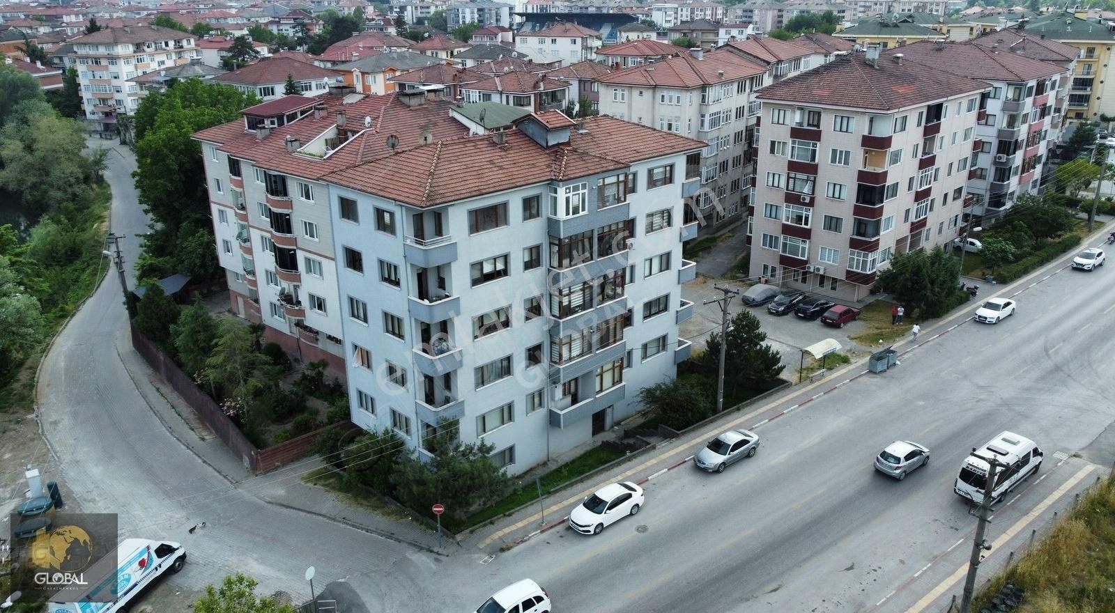 Global'den Merkezi Konumda Geniş Satılık 2+1 Daire