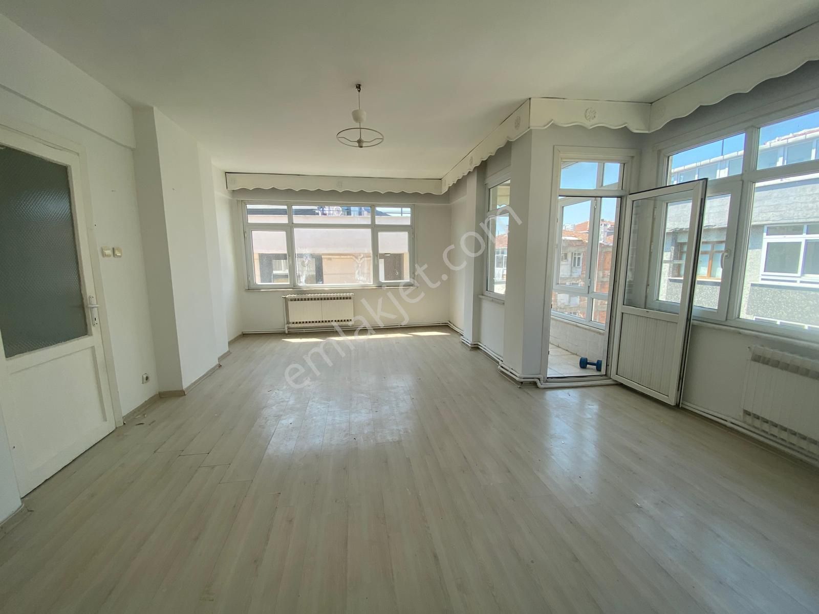 İstanbul House'dan Bahçelievler Mimoza Sokakta En Üst Kat 3+1