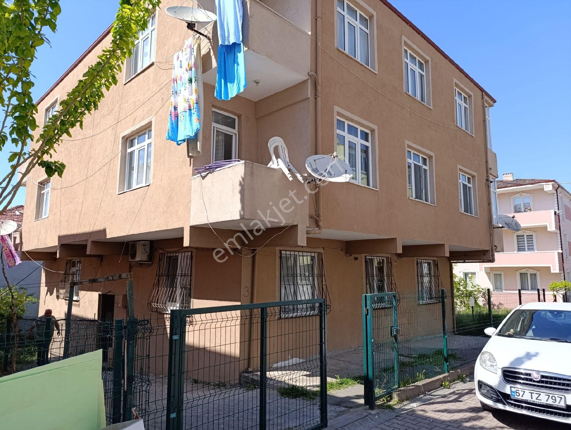 Kocaeli Darıca Bağlarbaşı Mah. Satılık 2+1 Temiz Yapılı Daire