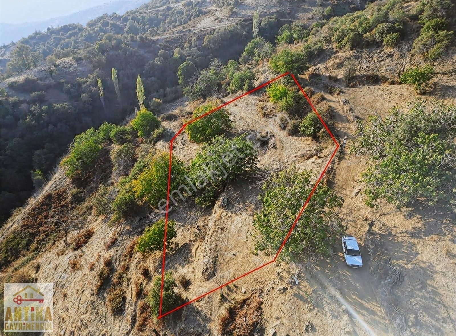 Antika Gayrimenkul'den Kutlubeyler Mah. 3083 M² Satılık Tarla