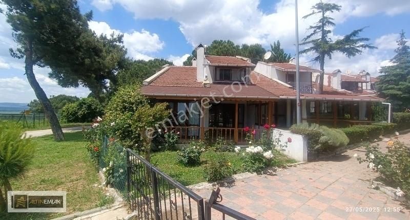 Beyazköyde Denize Sıfır Muhteşem Deniz Manzaralı Villa