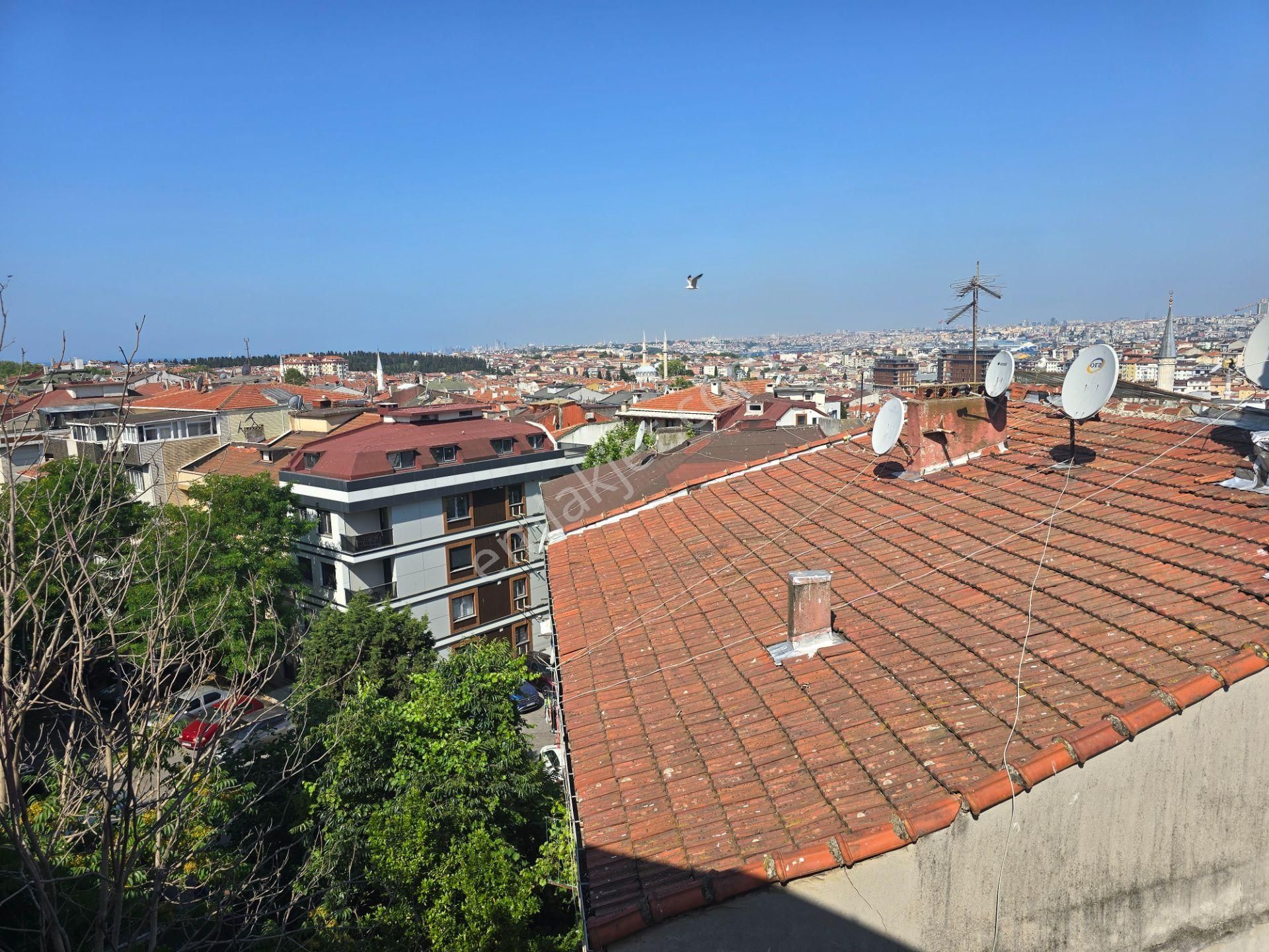 Deluxe 26 ' Dan Bağlarbaşı Metroya 10 Dk 2+1 80 M2 Fırsat Daire