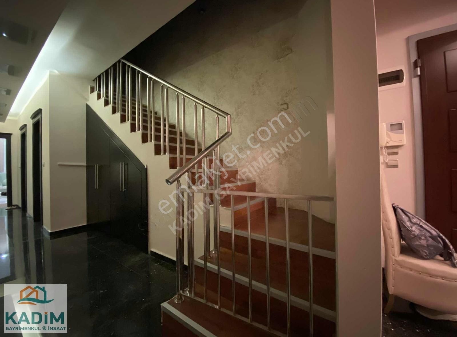 Atatürk Mahallesinde Dubleks 7+1 Satılık Bakımlı Daire