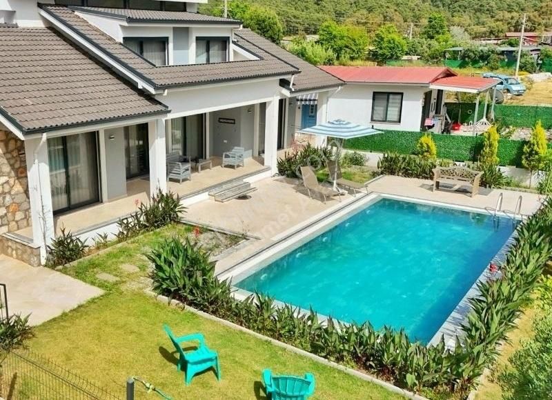 Muazzam Detaylara Sahip İki Özel Villa