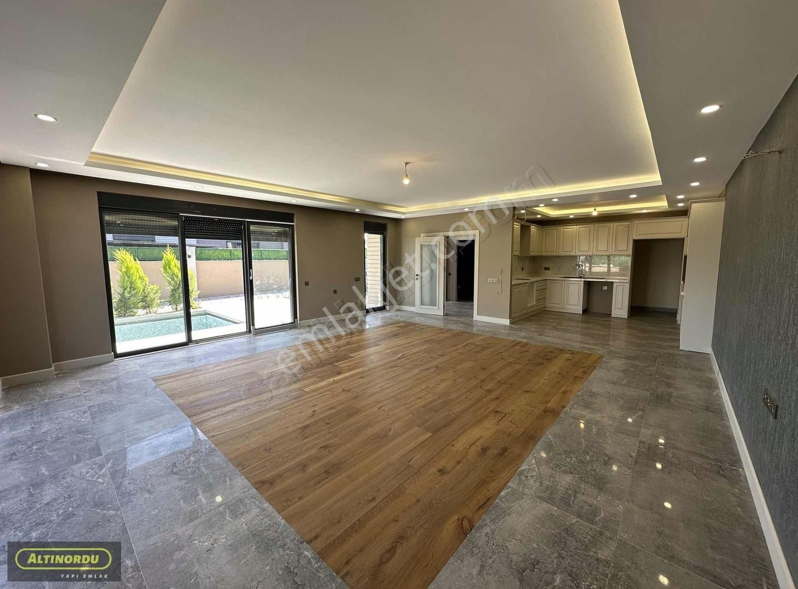 Şehire 15 Dk Mesafede Sıfır Süper Lüks Villa