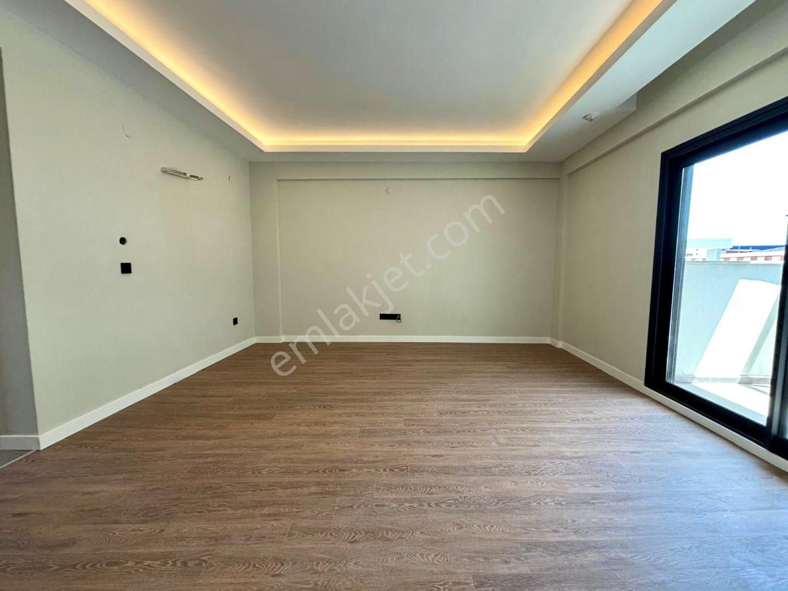 Adnan Menderes Havalimanı Yanı Site İçinde 2+1 Akıllı Daire