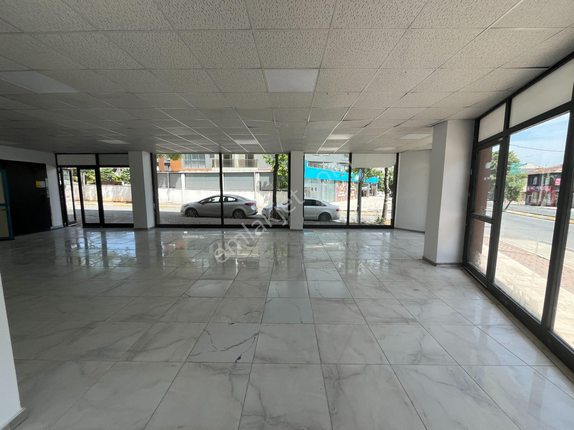 Samandıra Anacadde Üzeri Alt,üst 600 M2 Kiralık Köşe Dükkan
