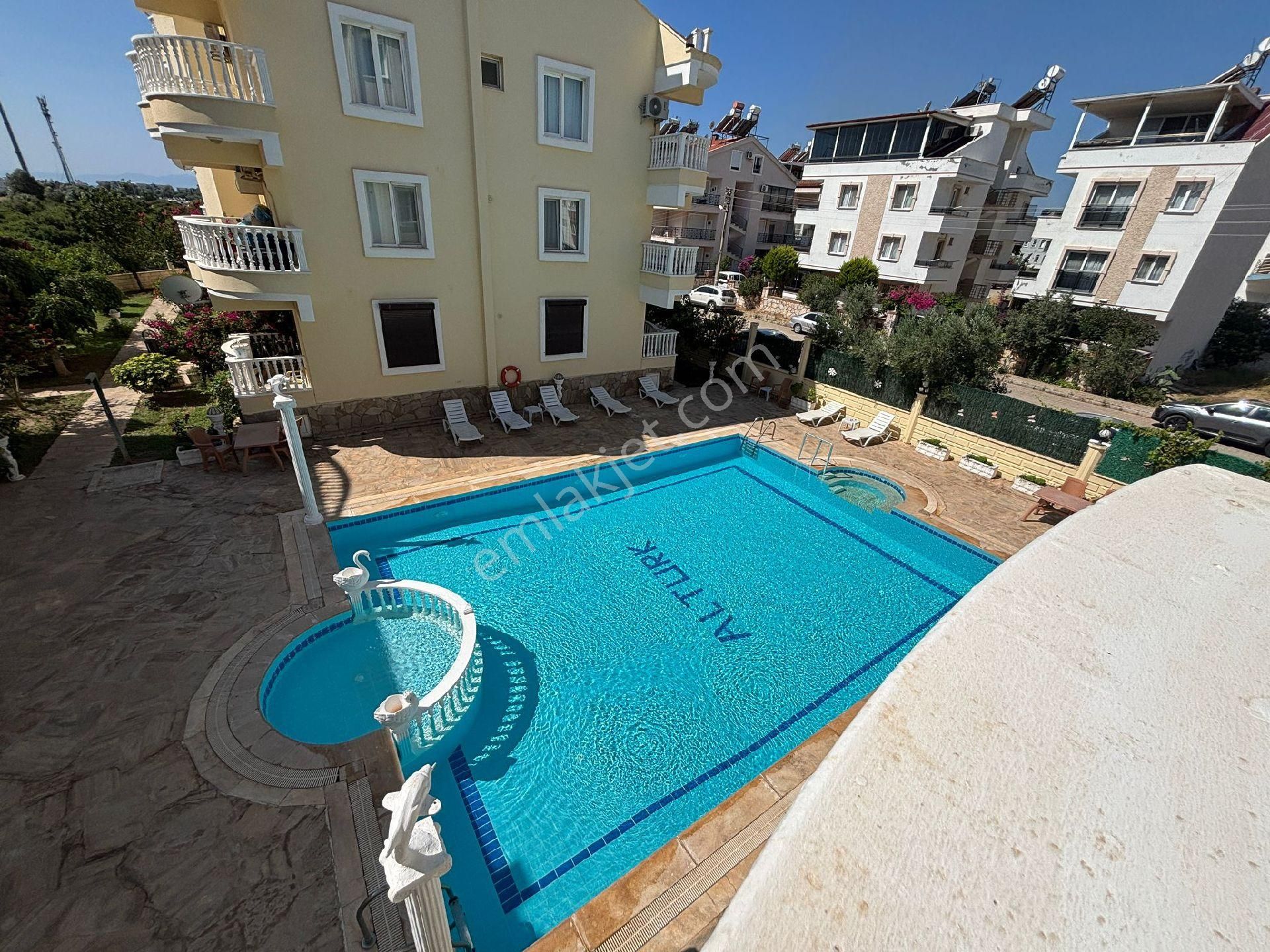 Didim'de Denize Yürüyüş Mesafesinde Havuzlu Sitede Satılık 2+1 Eşyalı Daire