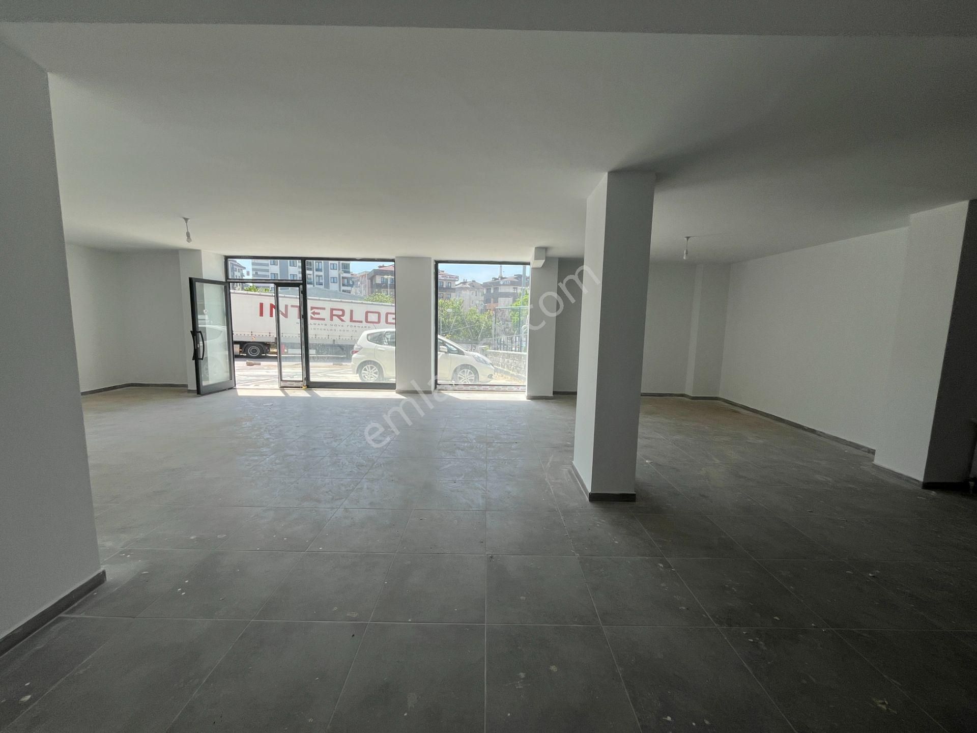 Sultanbeyli Battalgazi Mahallesinde 240m2 Kiralık Sıfır Dükkan