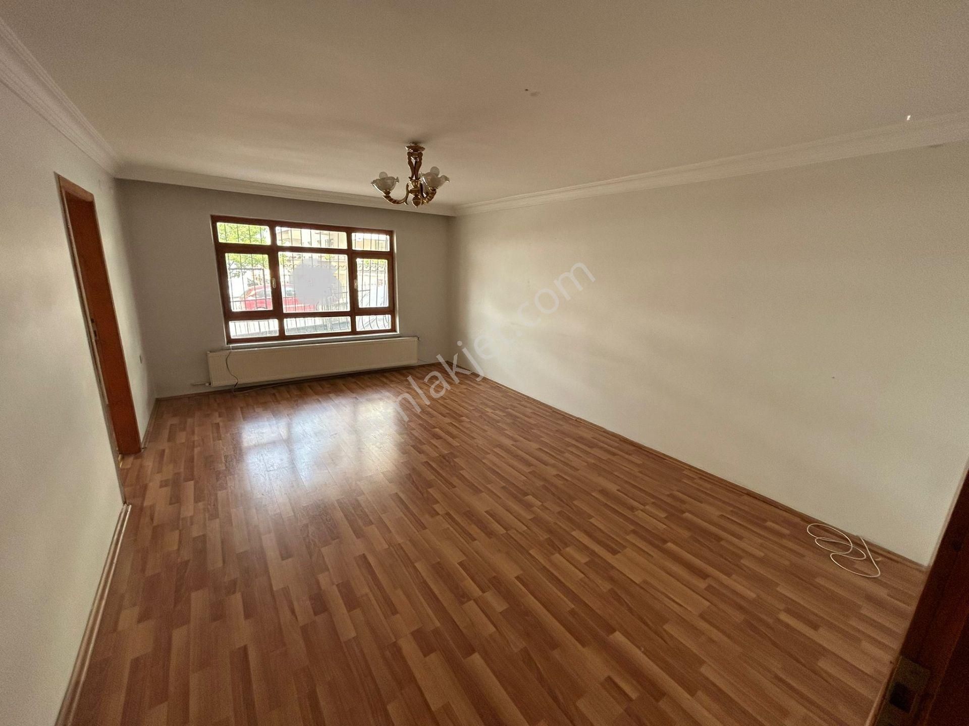 Acill*satılık*çaldıran Mah*cadde Üzeri*1 Ci Kat*3+1*yapılı*daire