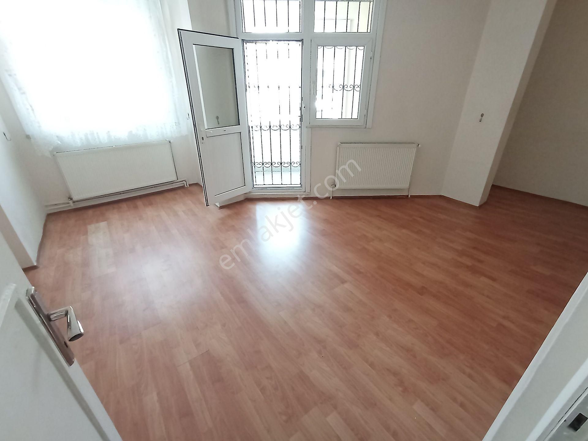 Deva Dan Nev Çarşıya Ve Çevik Kuvvete Yakın Balkonlu Geniş 2+1 Daire