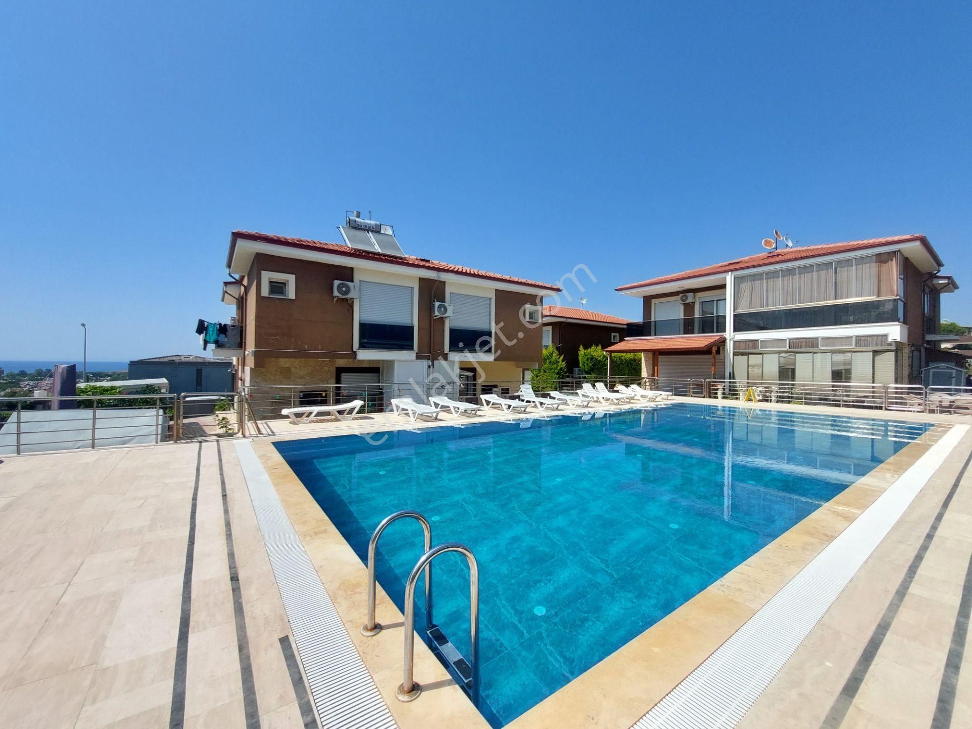Soğuçakta 'ta Eşyalı Geniş Bahçeli 4+1 İkiz Villa