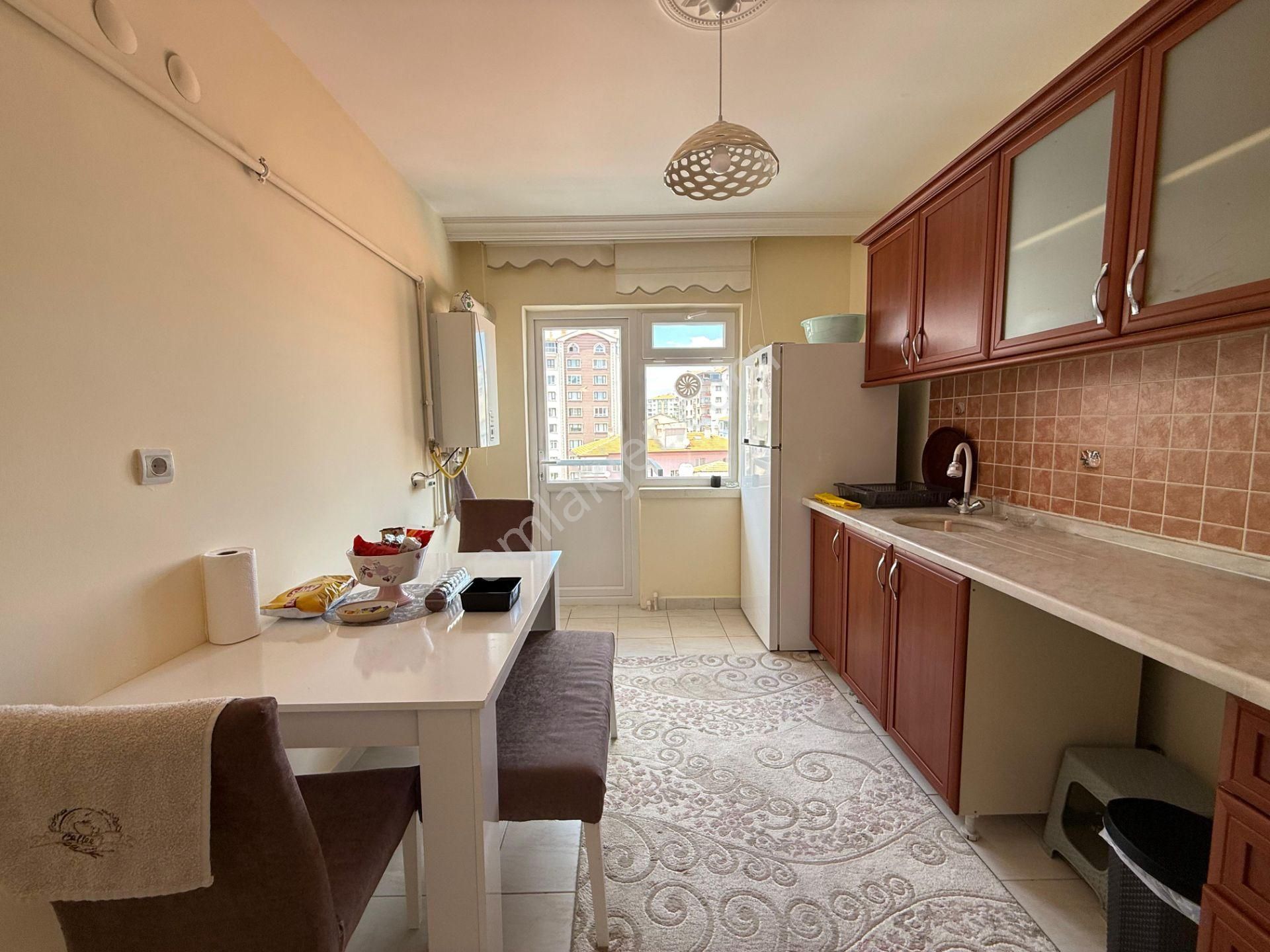 Keçiörende 3+1 Cadde Üzeri Geniş Kök Tapulu Acil Satılık Daire