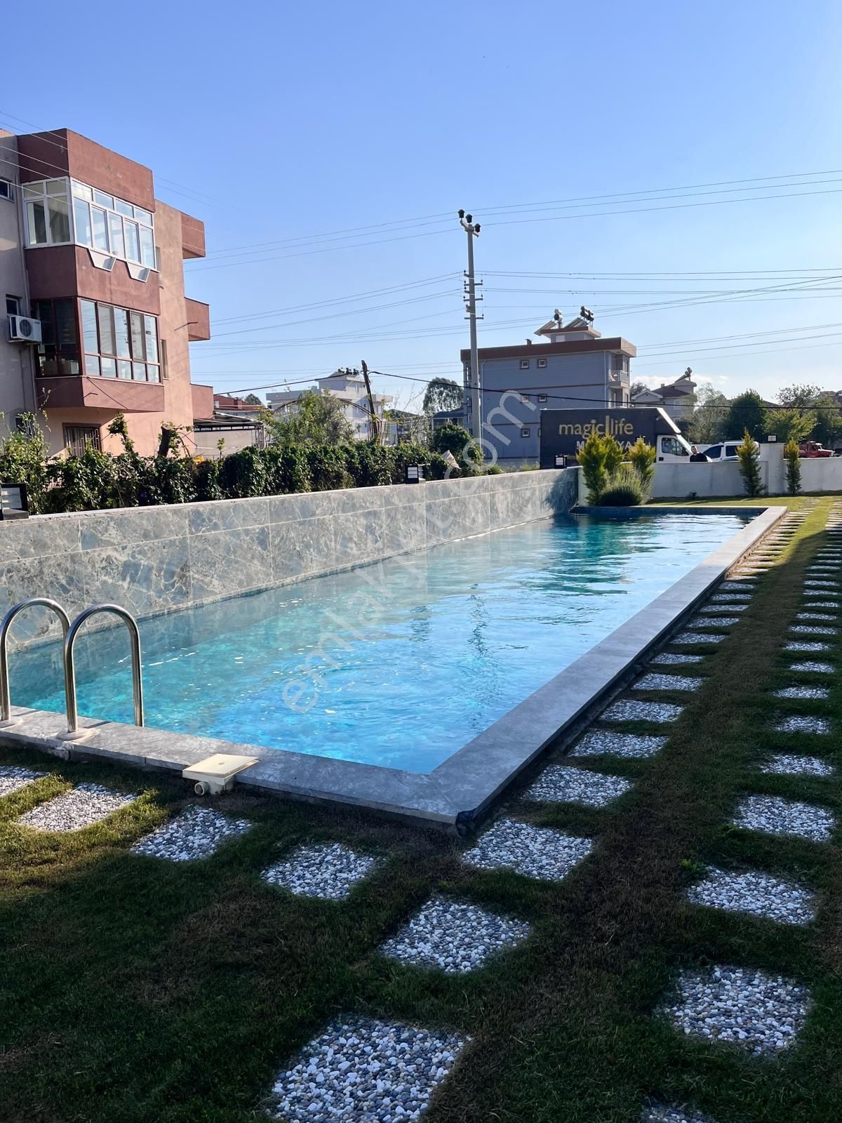 Sahibinden Satılık Merkezi Konumda 1+1 Site İçi Daire