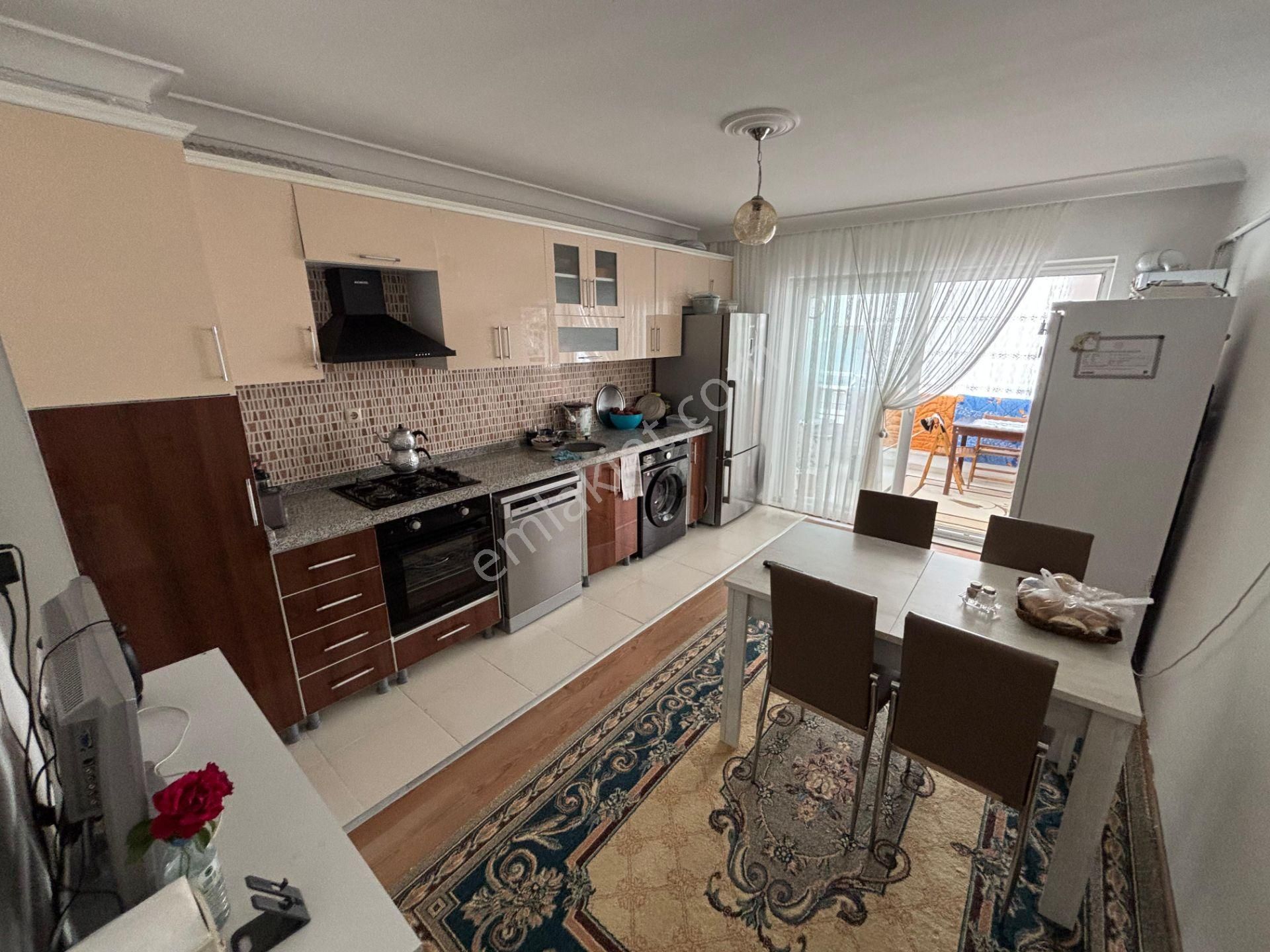 Elvan Mah'de 3+1 Ara Kat'ta E.banyolu Geniş M2'li Daire