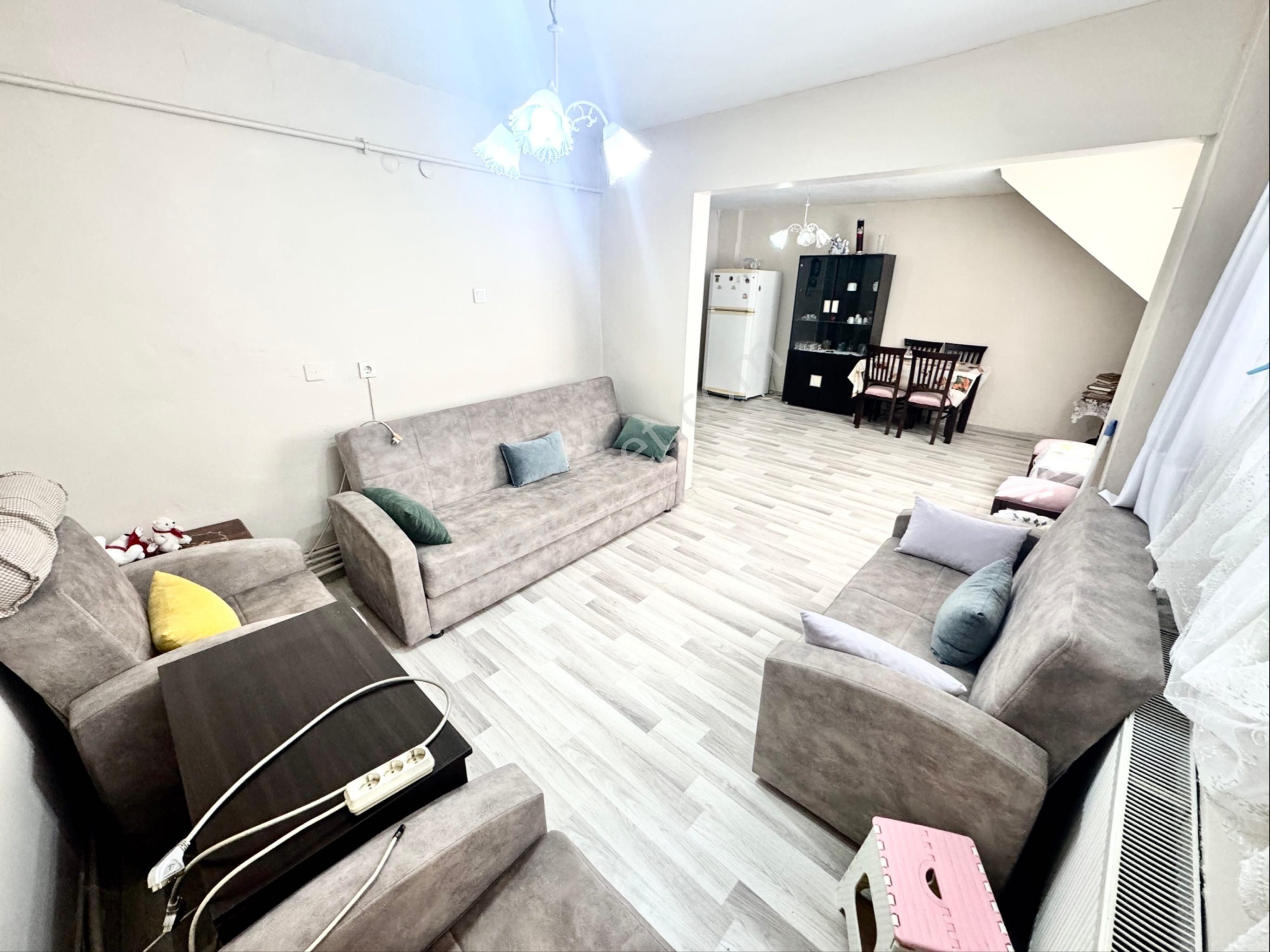 Altın Emlak'tan Paşa'da Geniş Eşyalı 1+1 Kiralık Daire