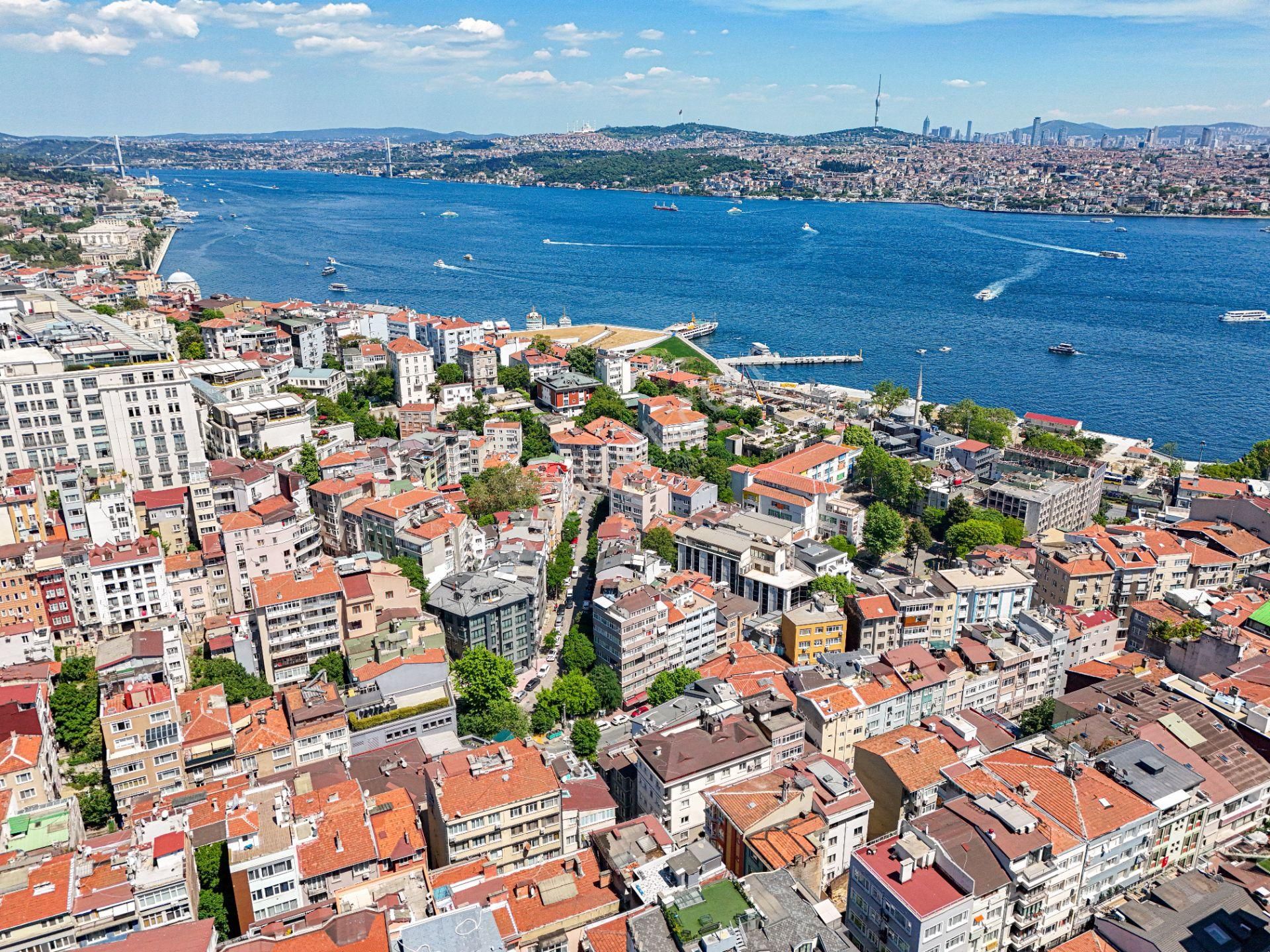 Cihangir Boğaza Komşu Asansörlü Butik 0 Binada 2+1 Daire