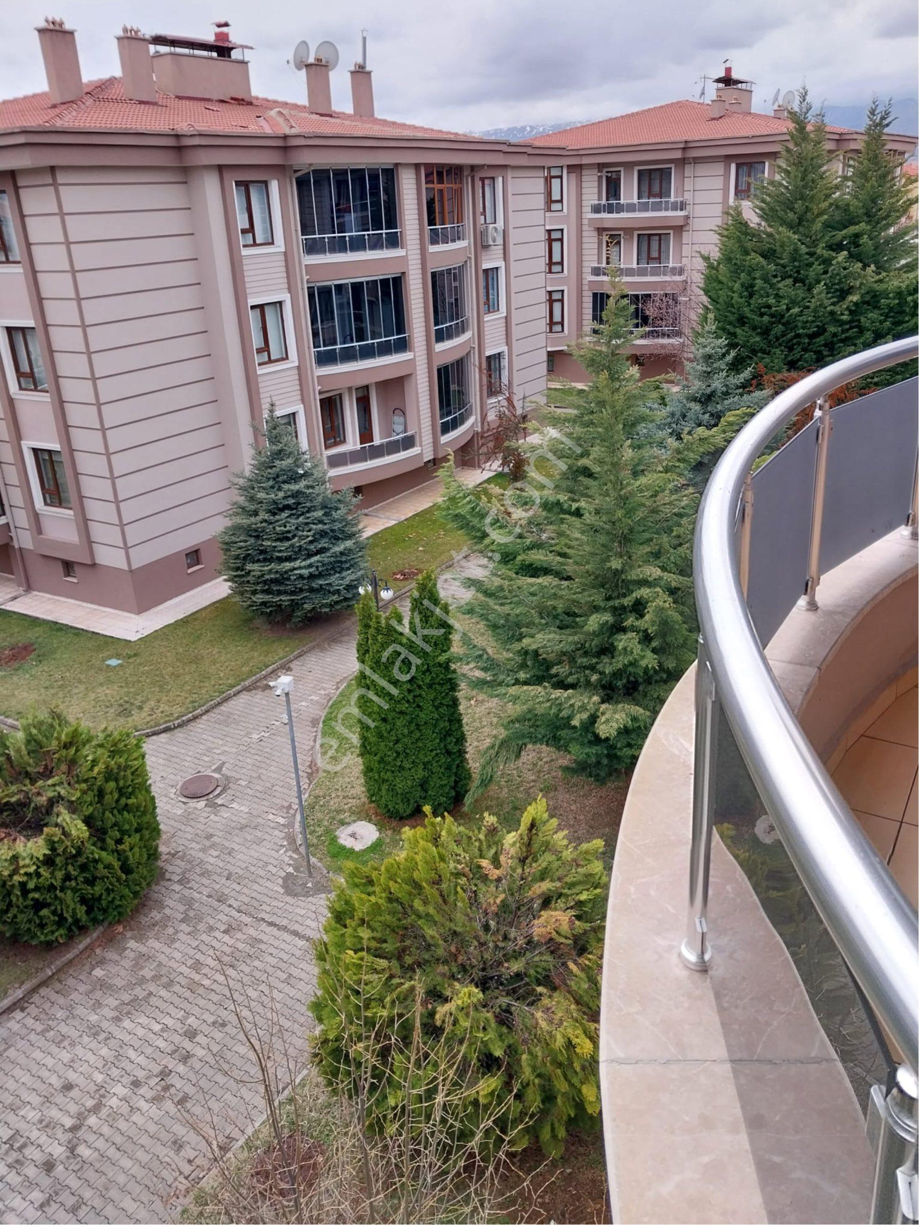 Beykent Sitesinde Satılık 4+1 Daire Satılıktır - Görsel 16