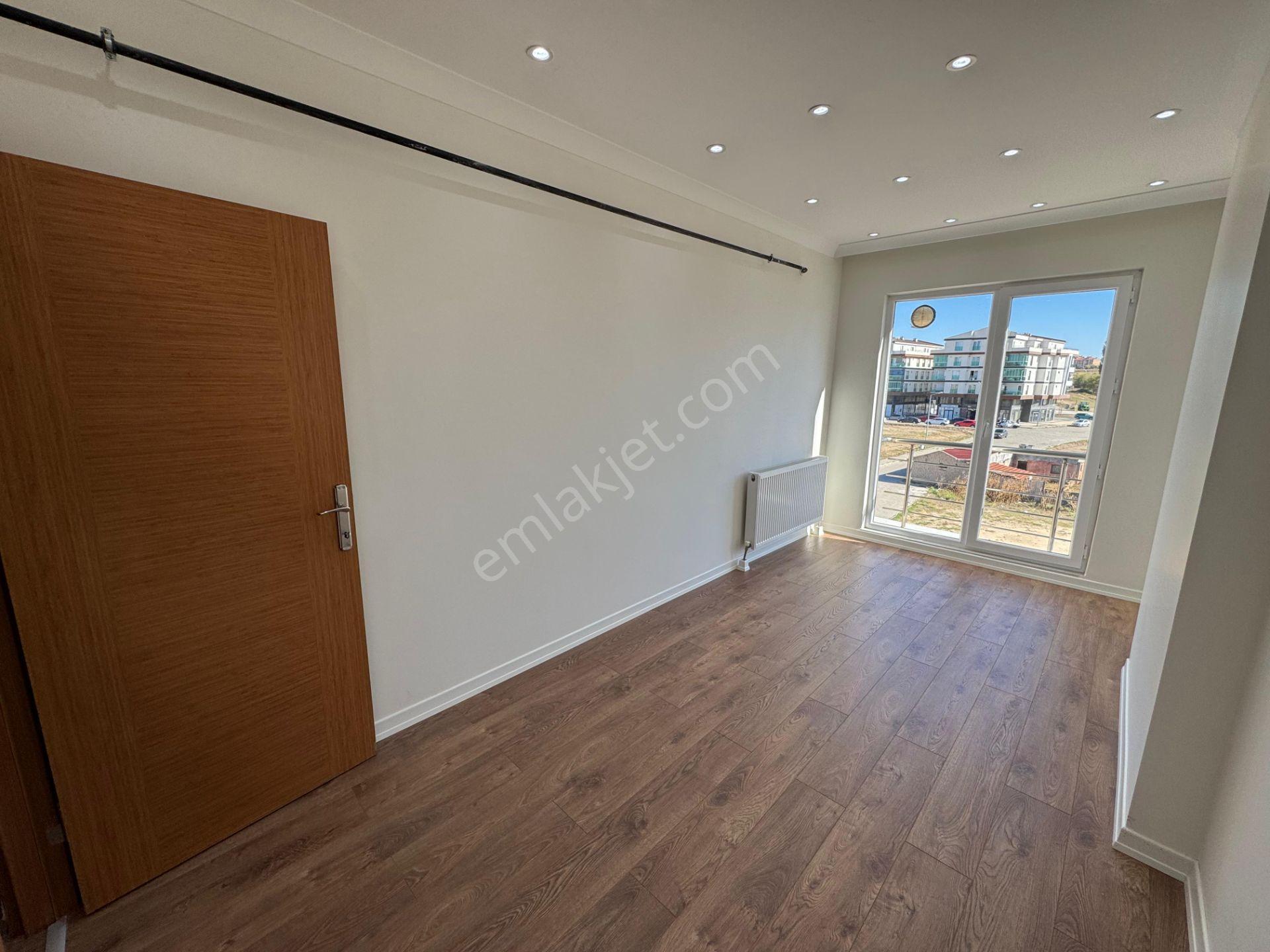 Cumhuriyet Mah. Cadde Üzeri 2+0 Kiralık Balkonlu Arakat Daire - Görsel 13