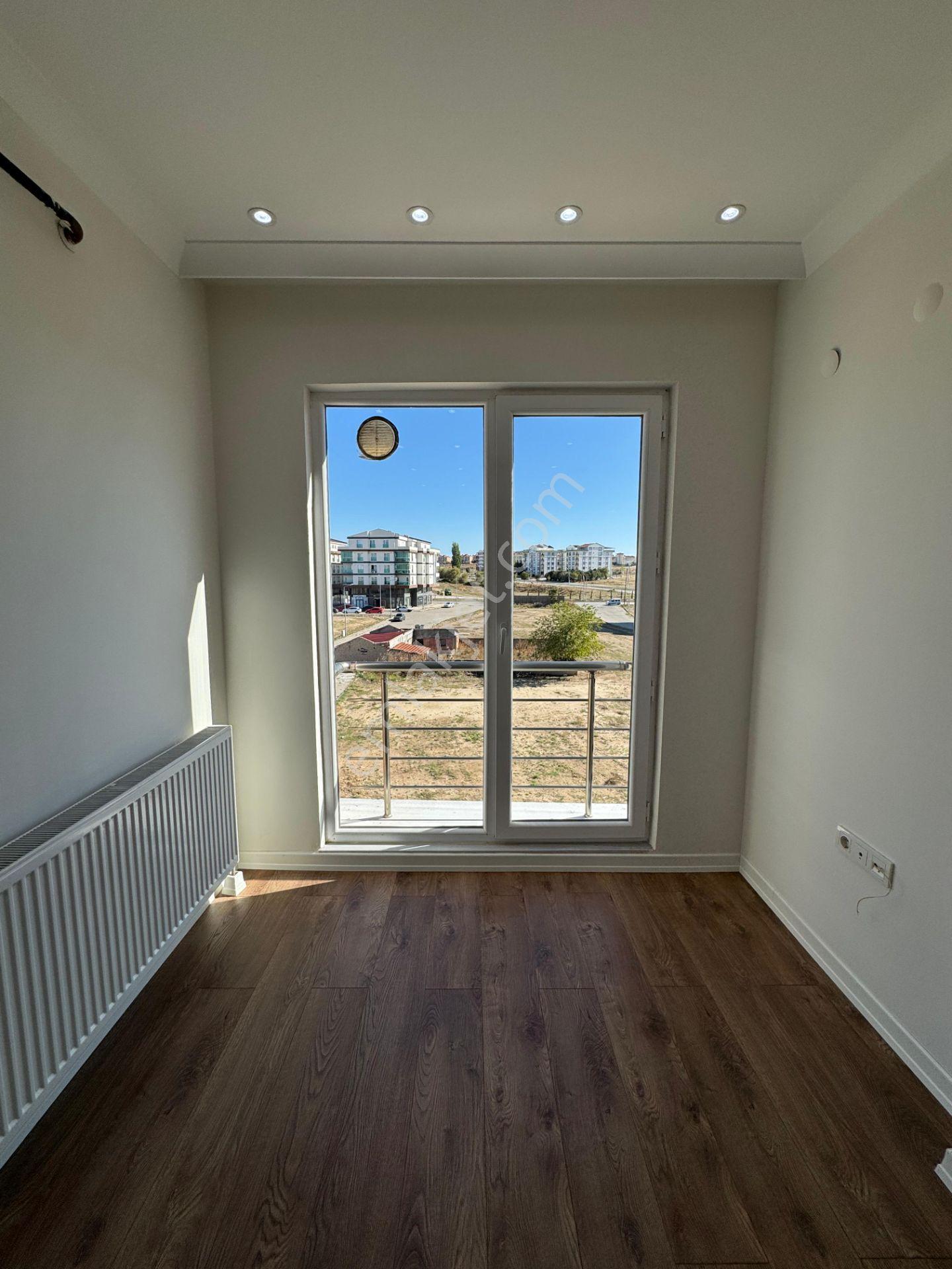 Cumhuriyet Mah. Cadde Üzeri 2+0 Kiralık Balkonlu Arakat Daire - Görsel 12