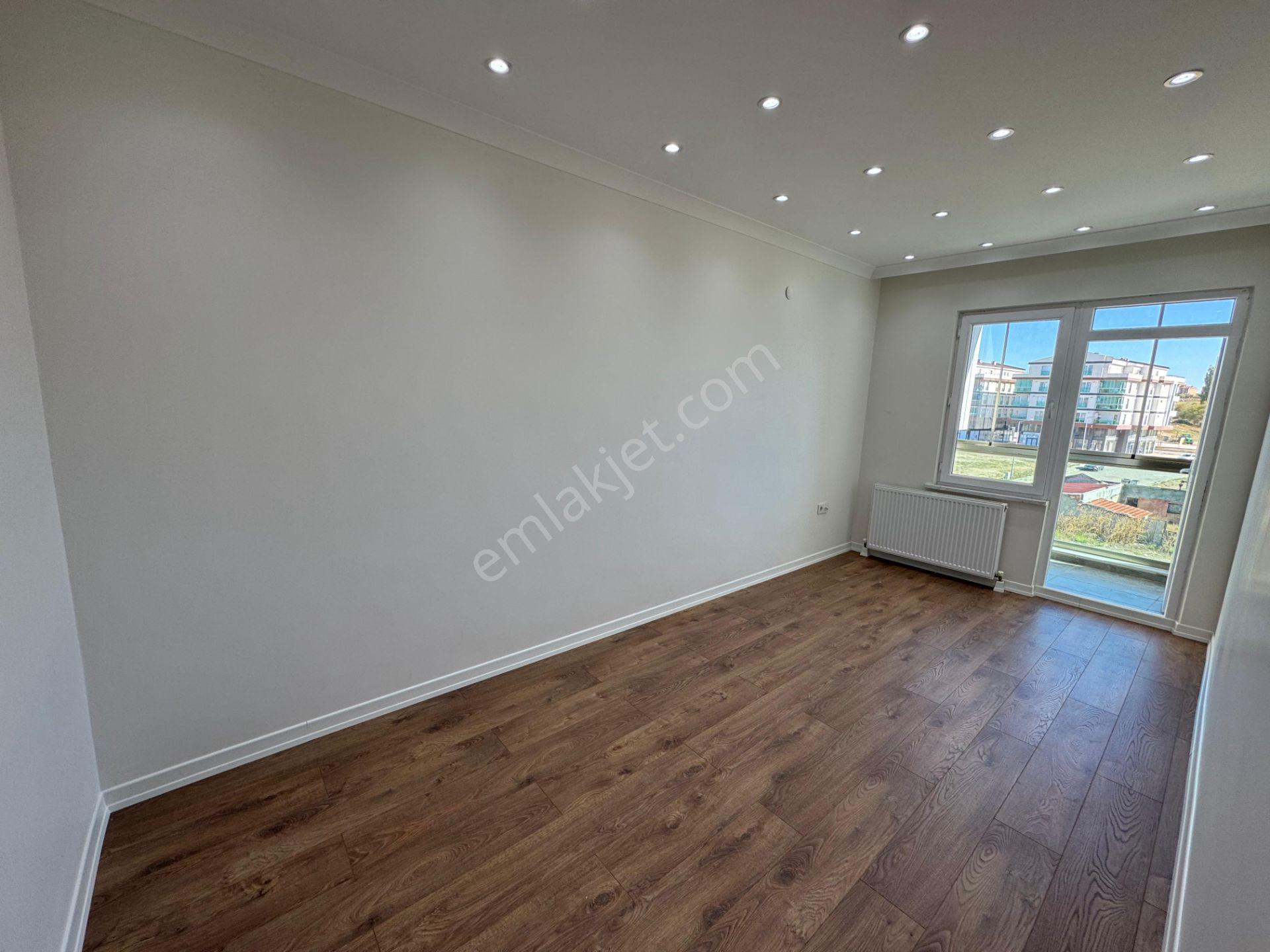 Cumhuriyet Mah. Cadde Üzeri 2+0 Kiralık Balkonlu Arakat Daire - Görsel 8