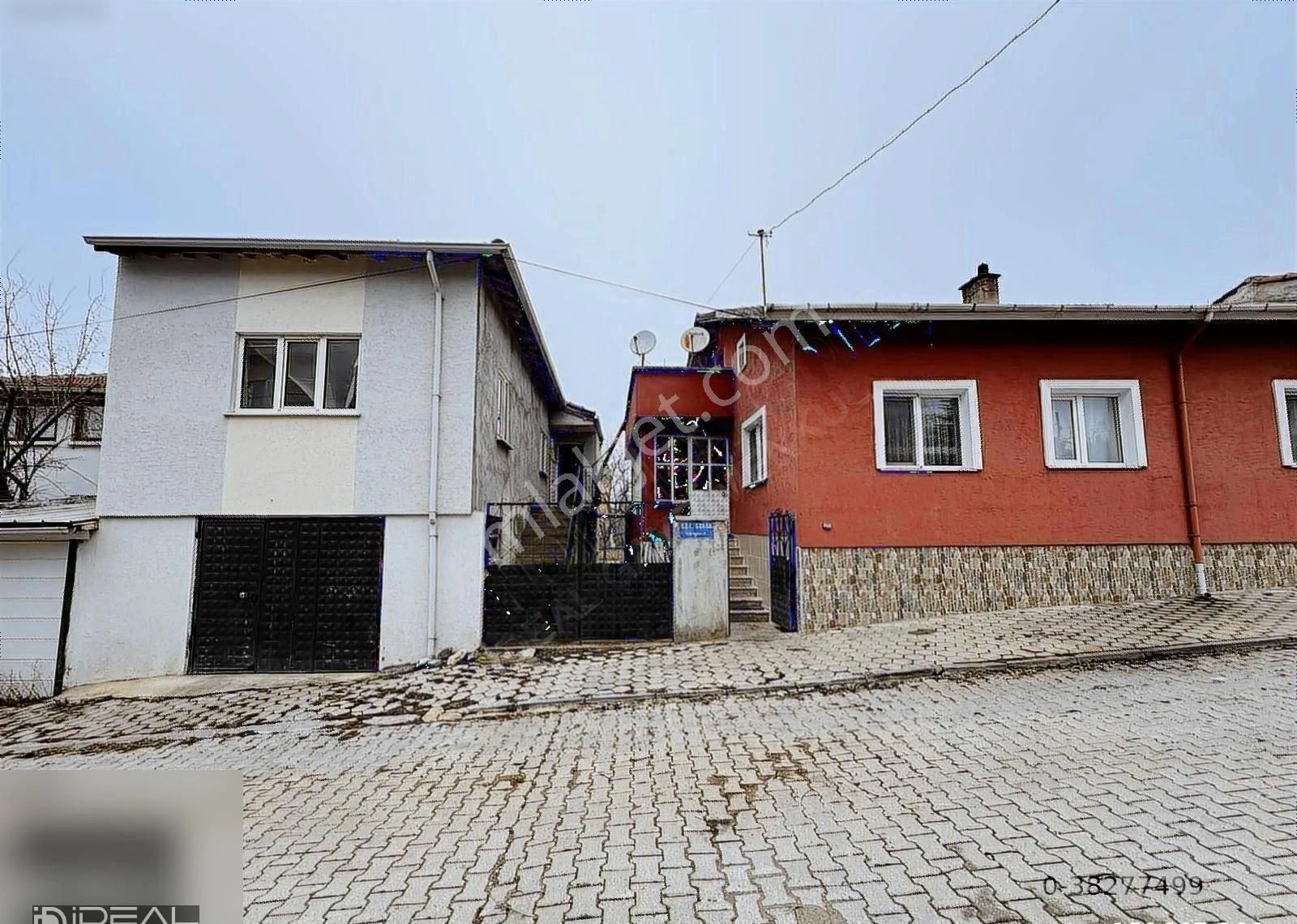 Emirceoğlunda Yerleşim Alanı İçerisinde Evi Bulunan Satılık Arsa