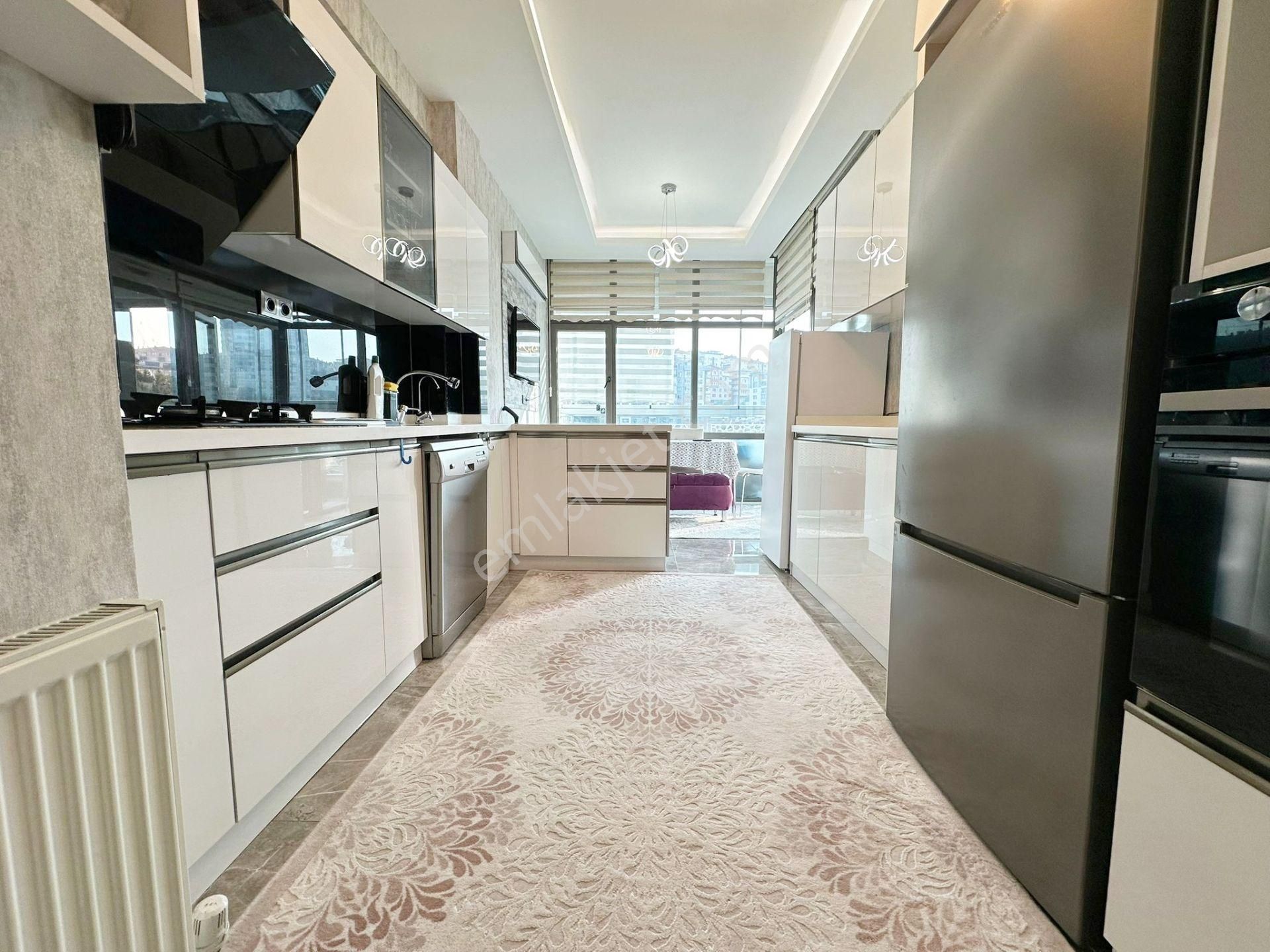 7/24 Güvenlikli Site İçerisinde 4+1 E.banyolu Manzaralı 150 M2.!