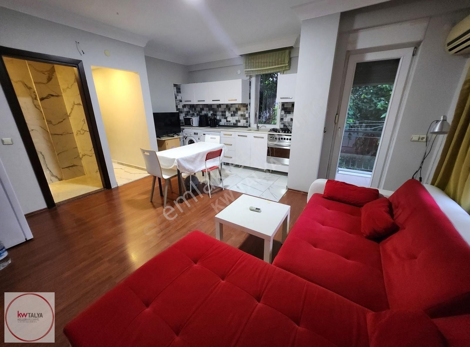 Deniz Kayan'dan Konyaaltı Plajlara 200 Mt 1+1 Eşyalı Kiralık