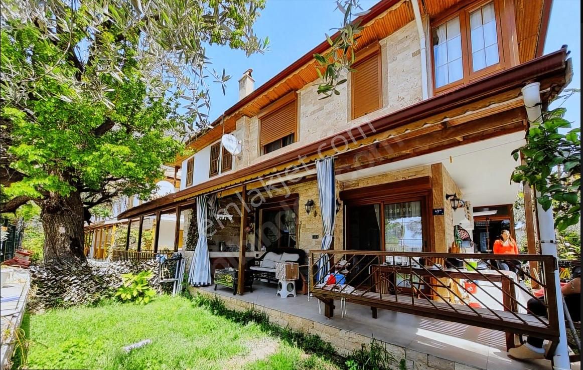 Kuşadası Sosyal Donanımlı Sitede Masrafsız 3+1 Yazlık