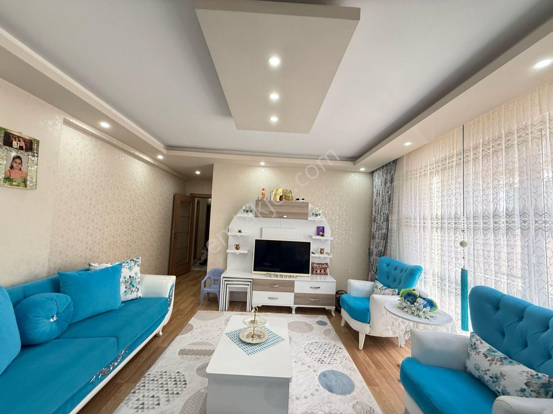 Akyüz Gayrimenkul Den; Okullar Bölgesinde Kombılı Satılık 2+1 Daire