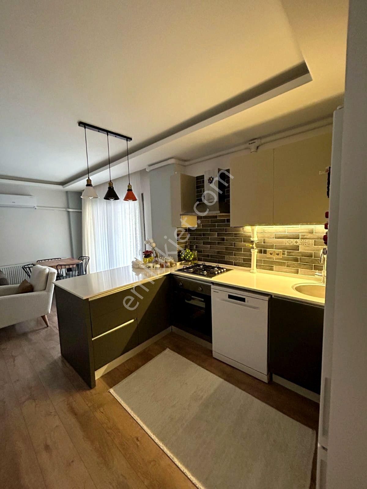 Kuşadası Ege Mahallesi'nde Havuzlu Ara Kat 2+1 Daire