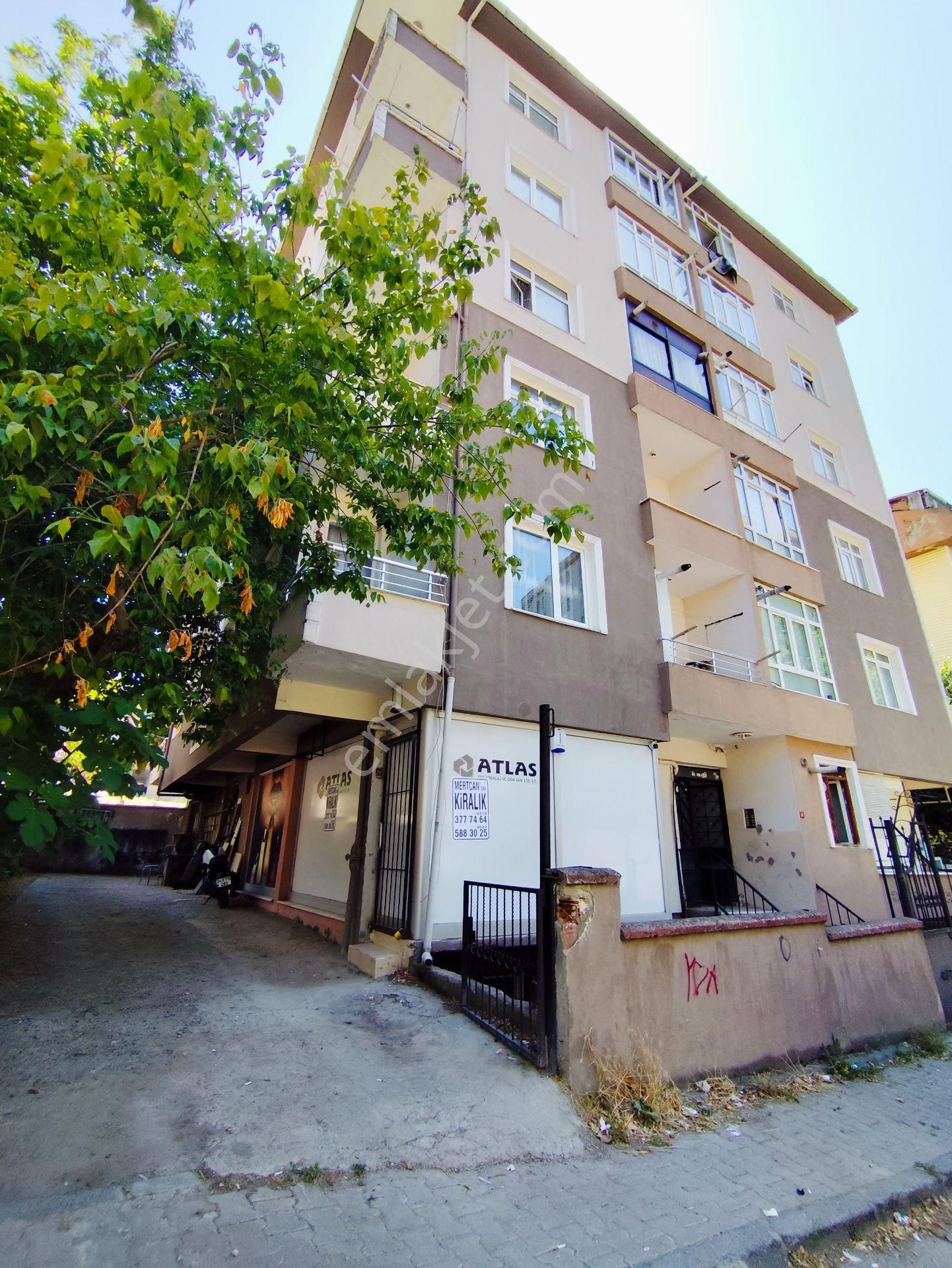 Mertcan Dan Yakacık Meydana Yürüme 100m2 Fırsat Kiralık Dükkan