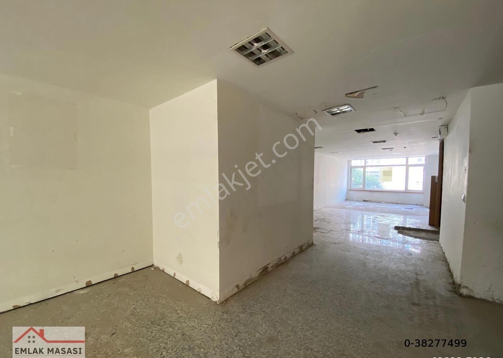 Kızıltoprakta Bağdat Caddesi Üzerinde İşyerine Uygun 3+1 Daire Emlak Masası