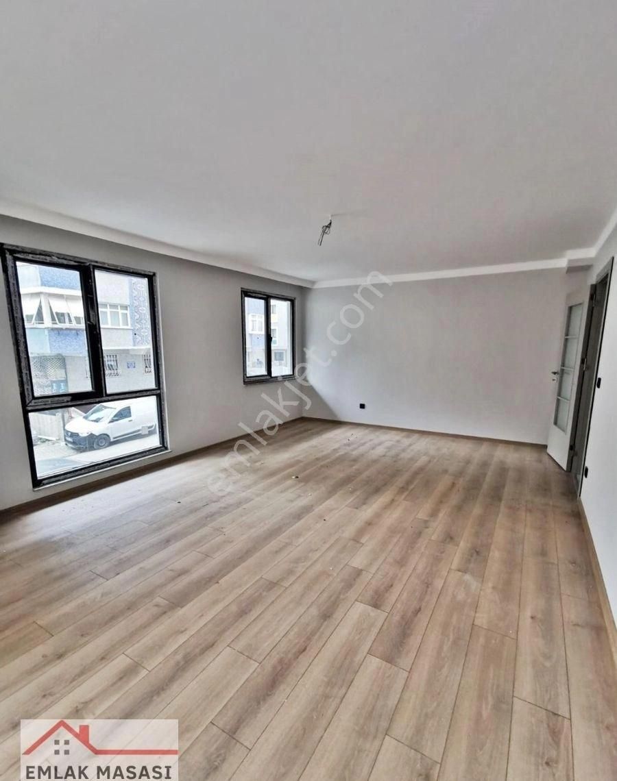 Ümraniyede Merkeze Yakın Konumda Sıfır Binada 2+1 Daire Emlak Masası