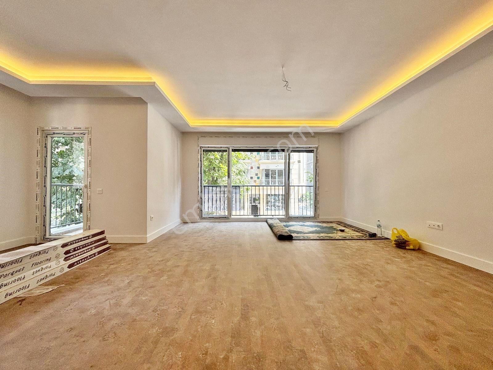 Caddebostan Hamam Sokaka 2.binada 3+1 Sıfır Daire Emlak Masası