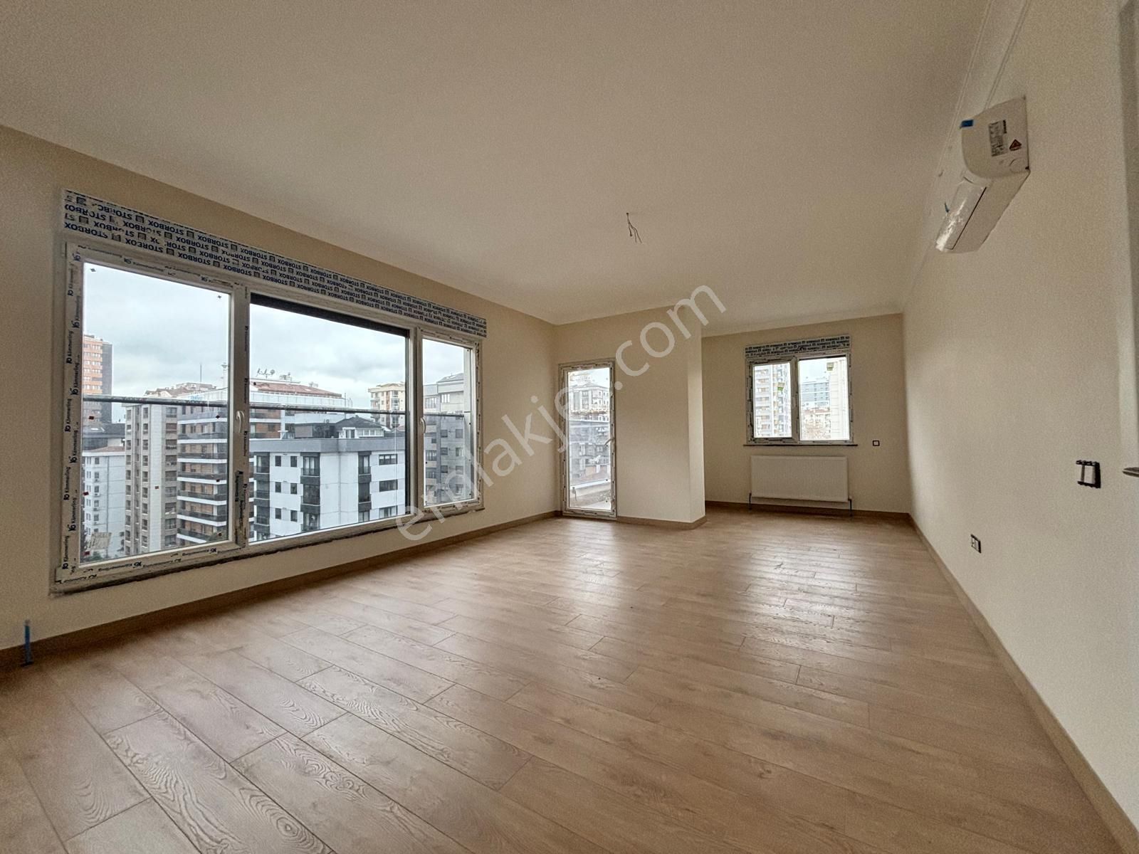 Caddebostan Tanzimatta Bağdat Caddesine Yakın 2+1 Sıfır Daire Emlak Masası