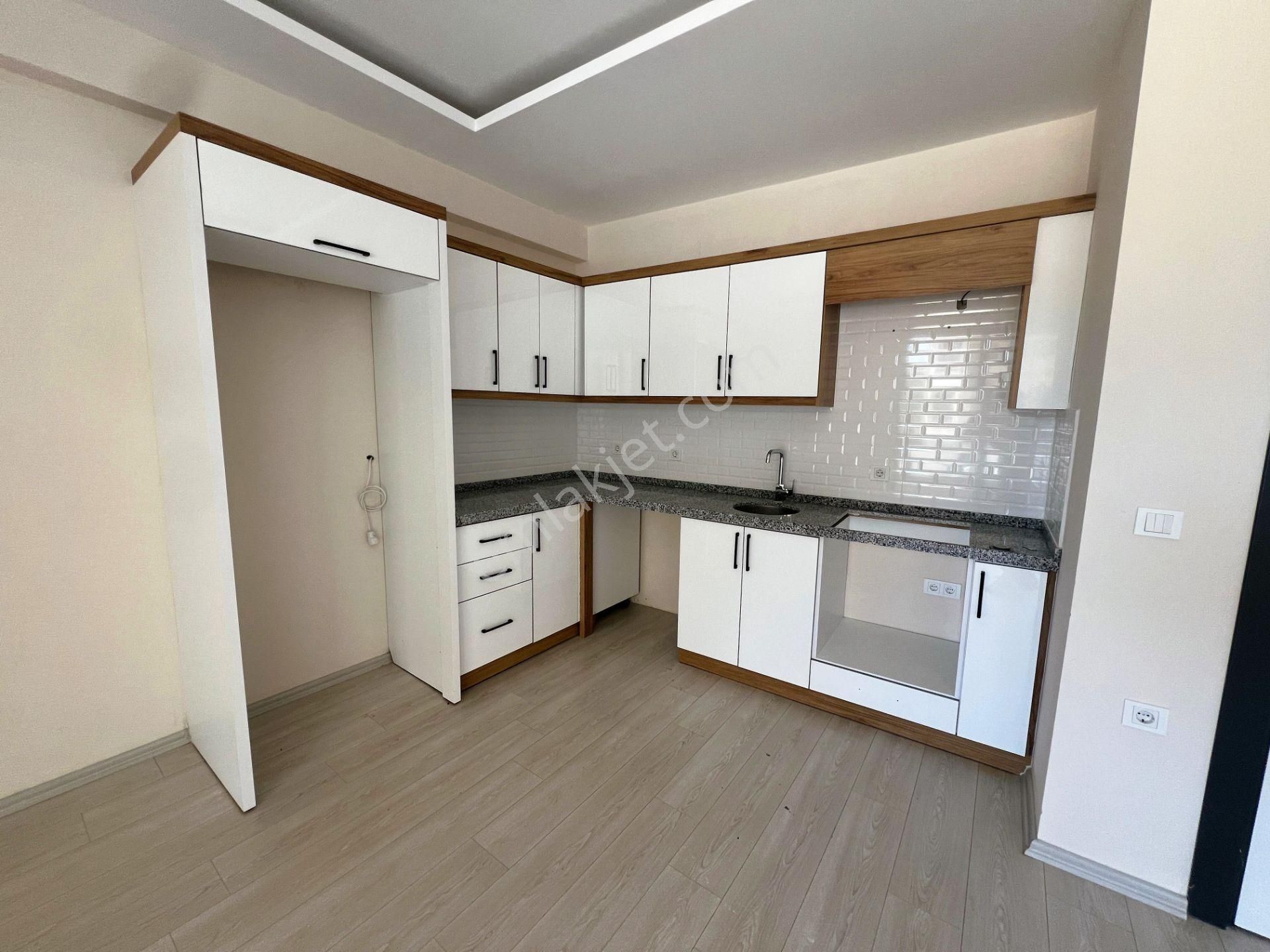 ▀▄▀jet Emlak'tan Kadıköy'de Ön Cephe Kullanışlı Fırsat 2+1 Daire