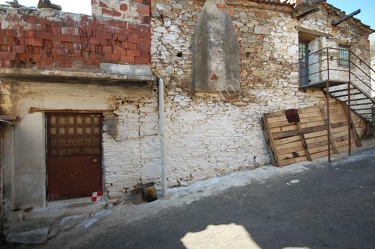 Acil İzmir Bayındır Da 4+1 2 Katlı Satılık Ev