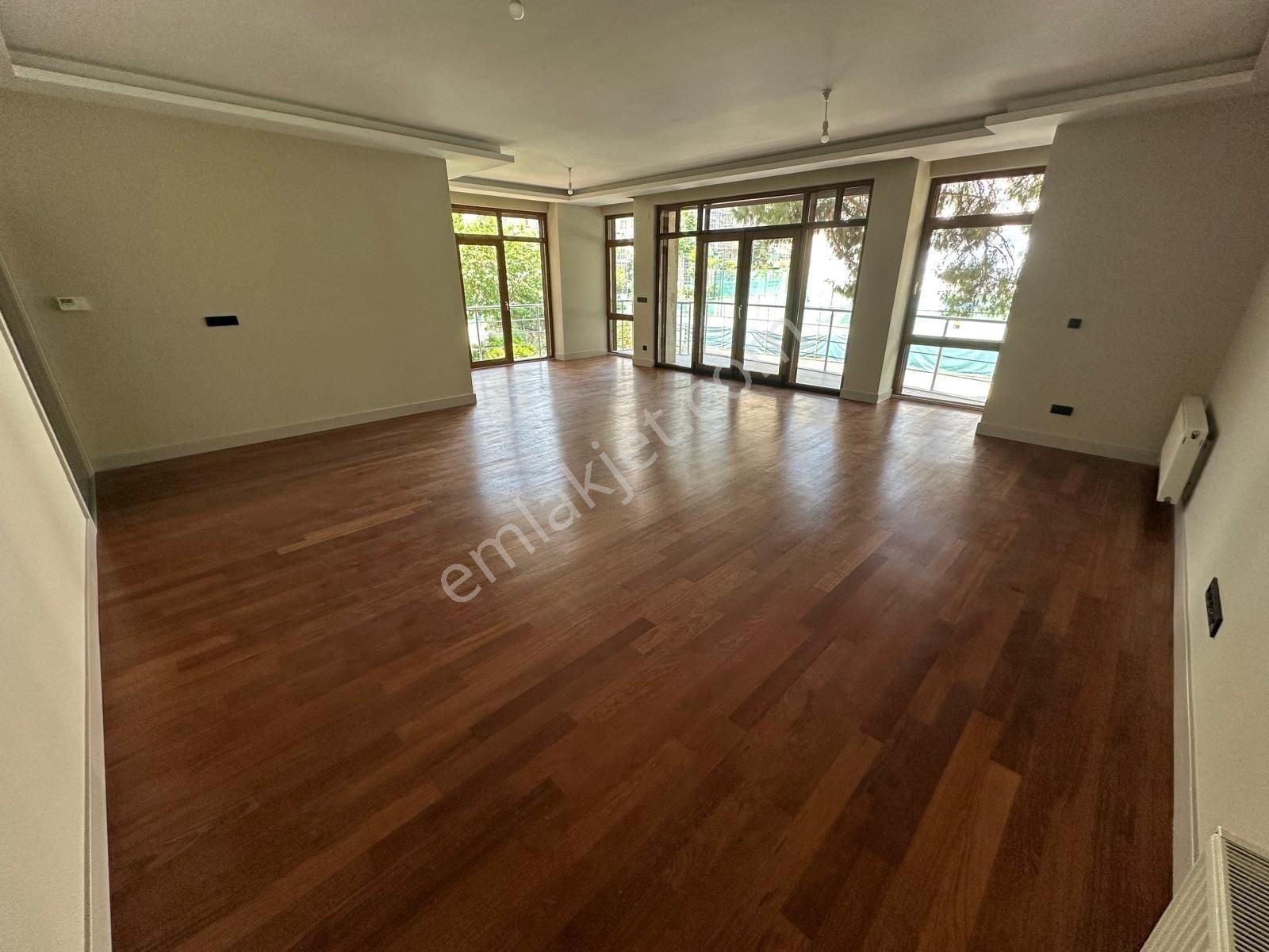 Suadiye Bağdat Caddesine 5.binada Balkonlu 200m² Net 4+1 Boş