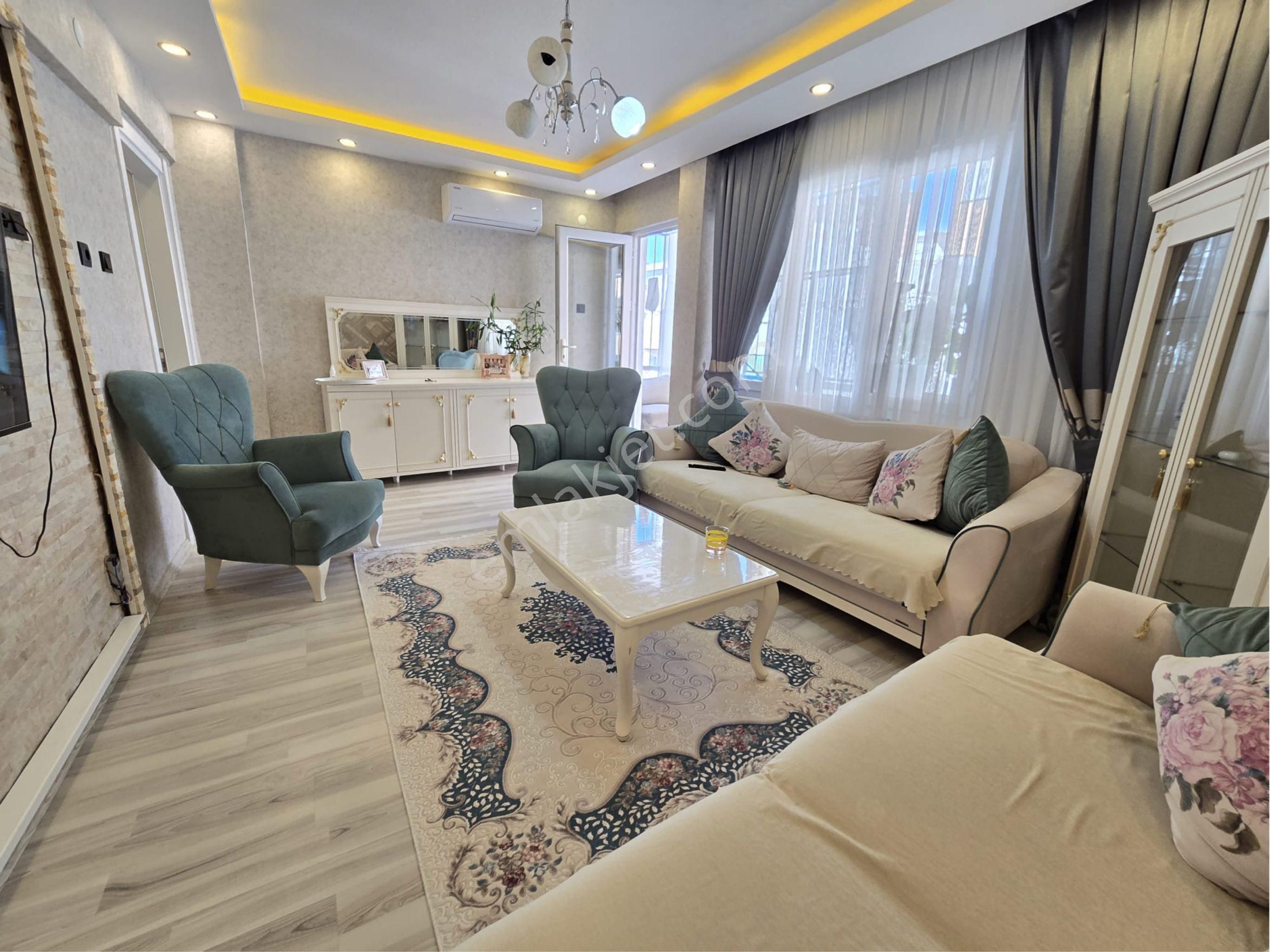 Kuşadası Cumhuriyet Mah Satılık 1+1 Ara Kat Daire