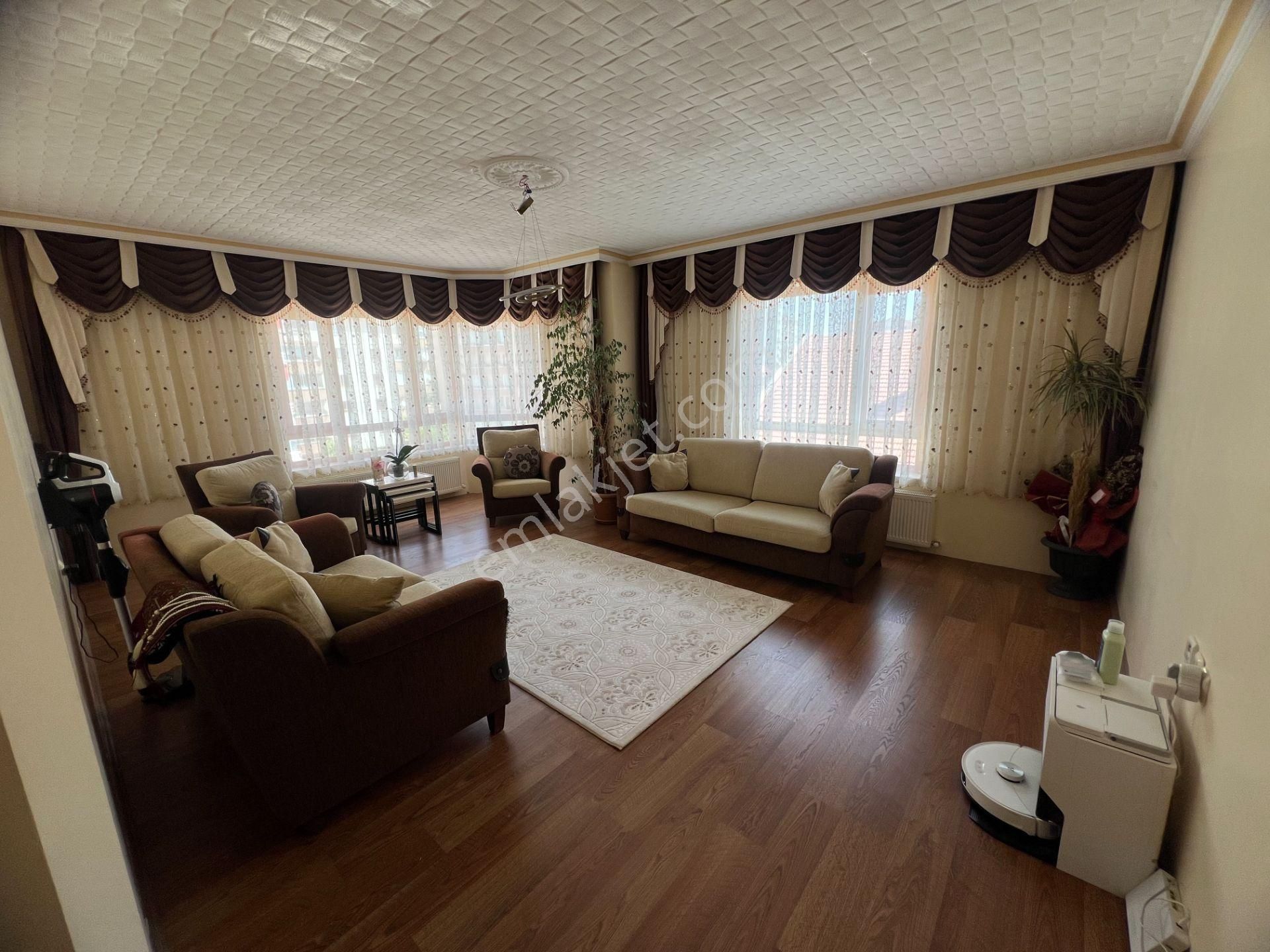 Selim Cadde Üzeri Merkeze Yakın Manzaralı Ferah Bir Yaşam Alanı - Görsel 8