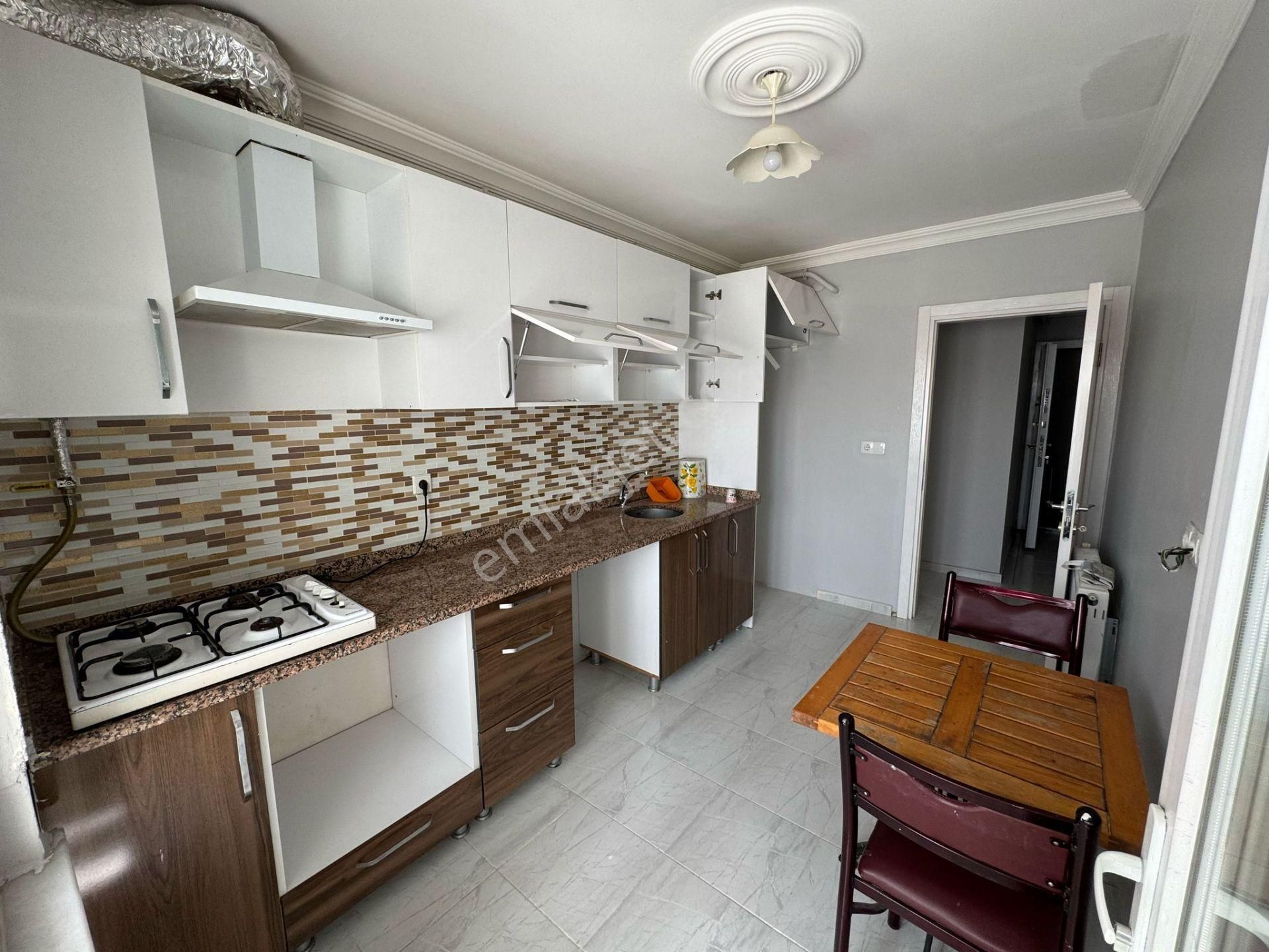 Akalar Mahallesi Namazgah Caddesi Satılık 2+1 Eşyasız Daire