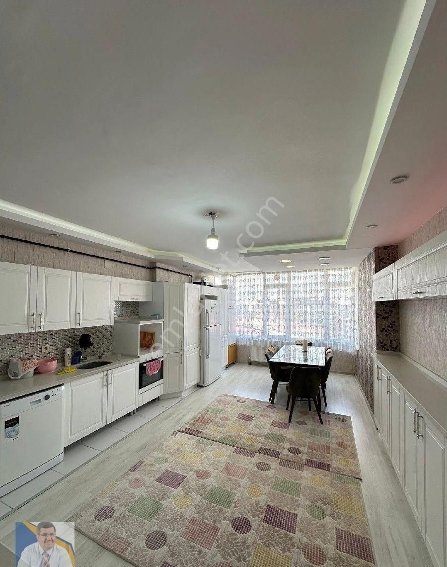 Satılık Geniş 4+1 Lüks Site İçi Daire