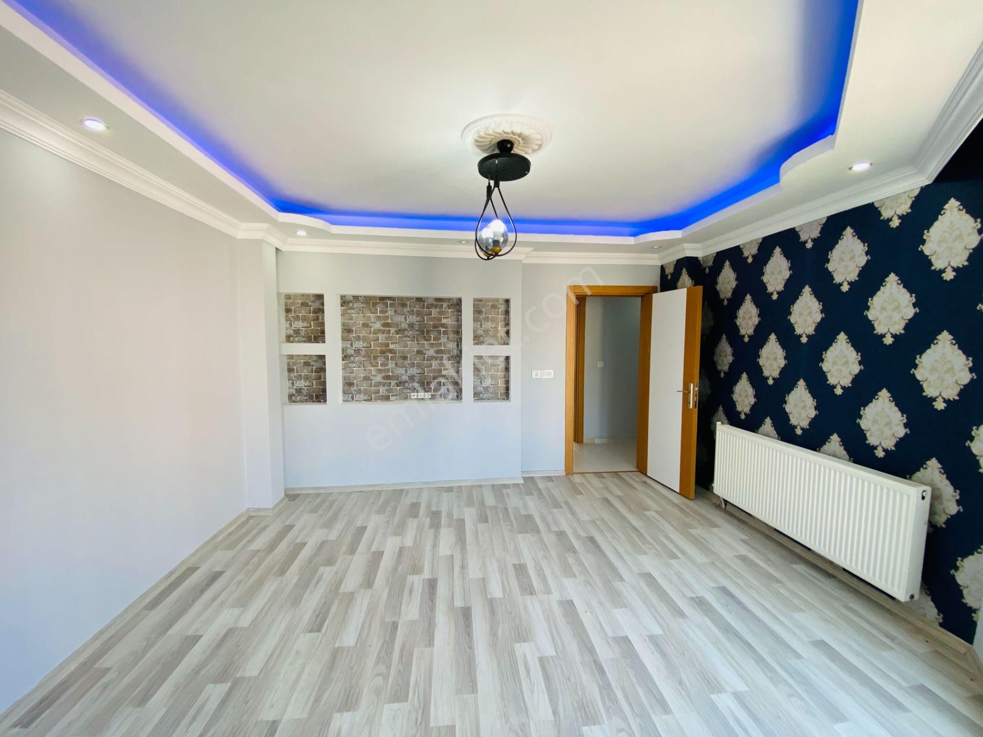 Güven'den Kapaklı'da Merkezi Konumda, Kombili, Arakat, Üç Balkonlu 2+1 Ev
