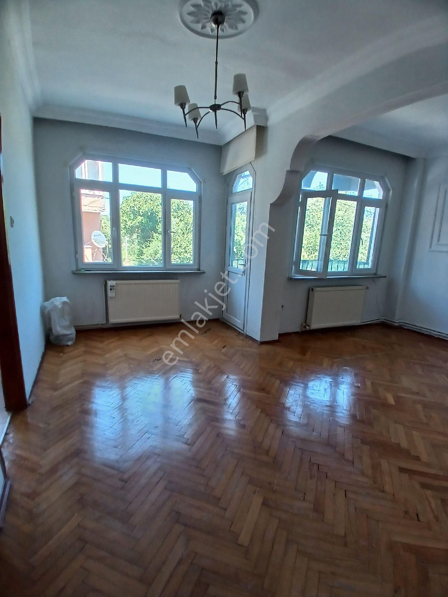 Tarabya Üstü Mahallesinde 2+1 Kiralık Daire.
